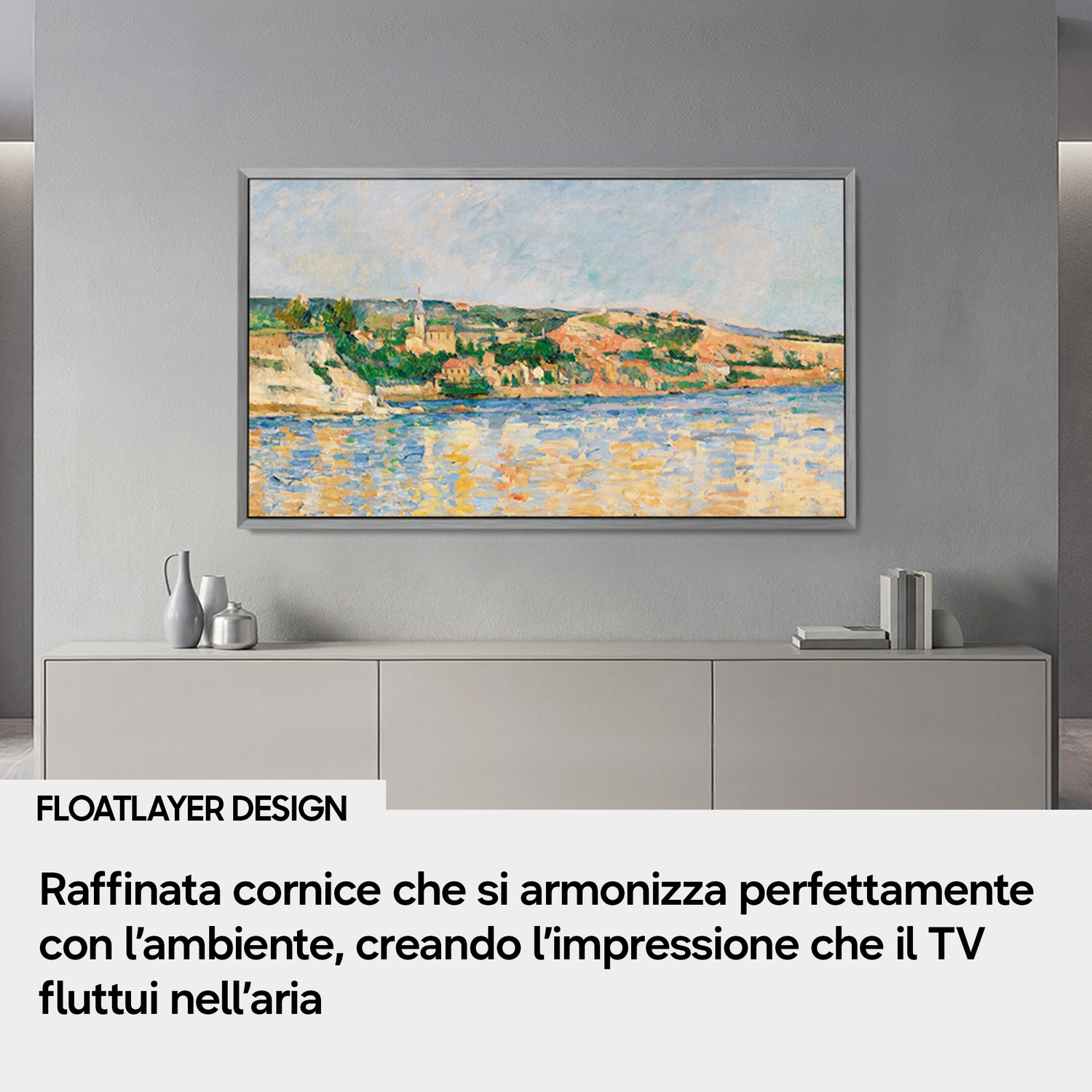 Un dipinto di un paesaggio costiero è appeso a una TV moderna su una parete.
