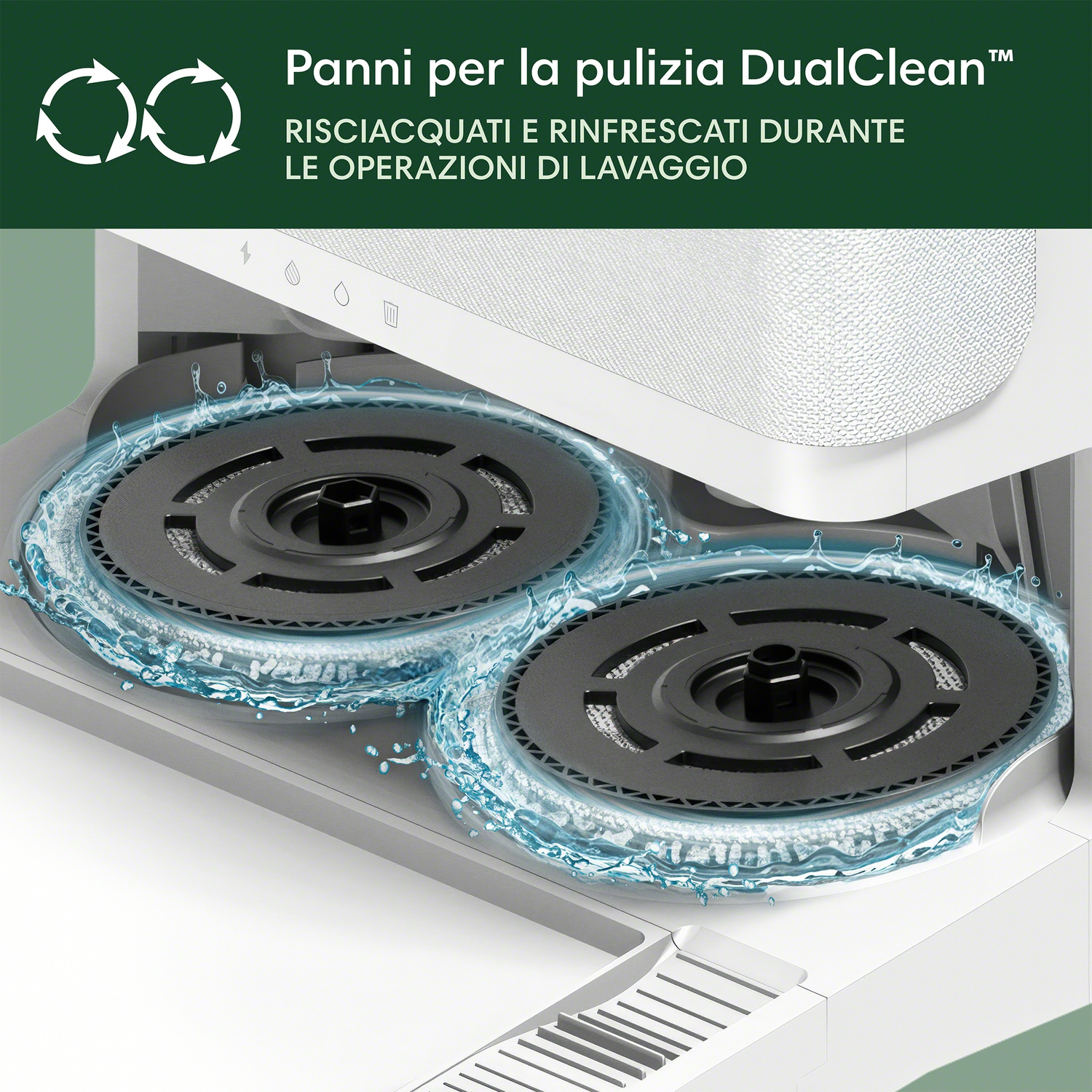 Rulli di pulizia con acqua risciacquati e rinfrescati durante il lavaggio.