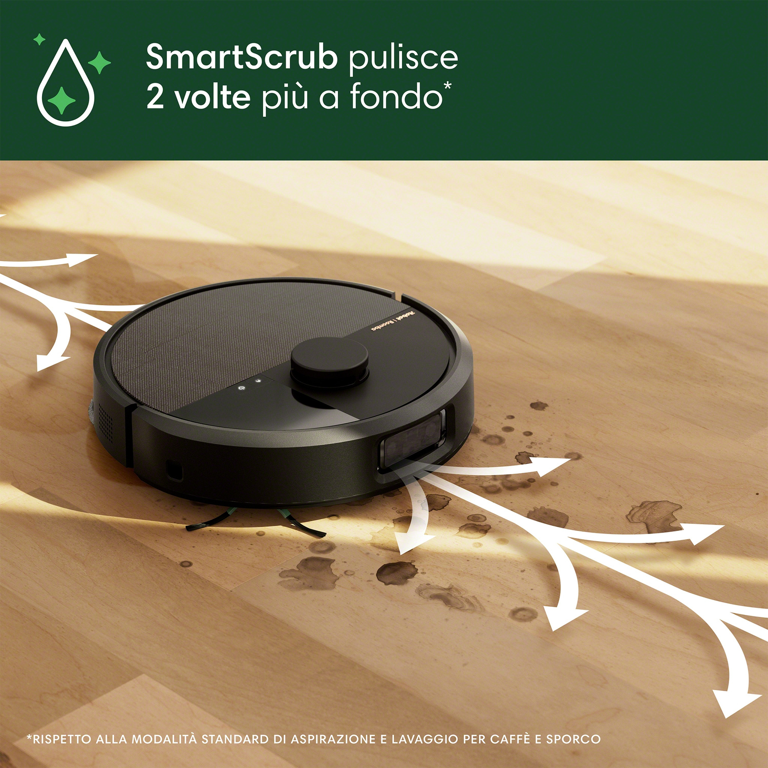 Un robot aspirapolvere nero pulisce un pavimento in legno con macchie.
