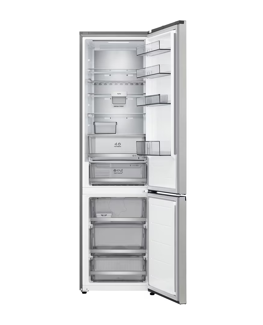 Un refrigerador plateado abierto con varios estantes y cajones.