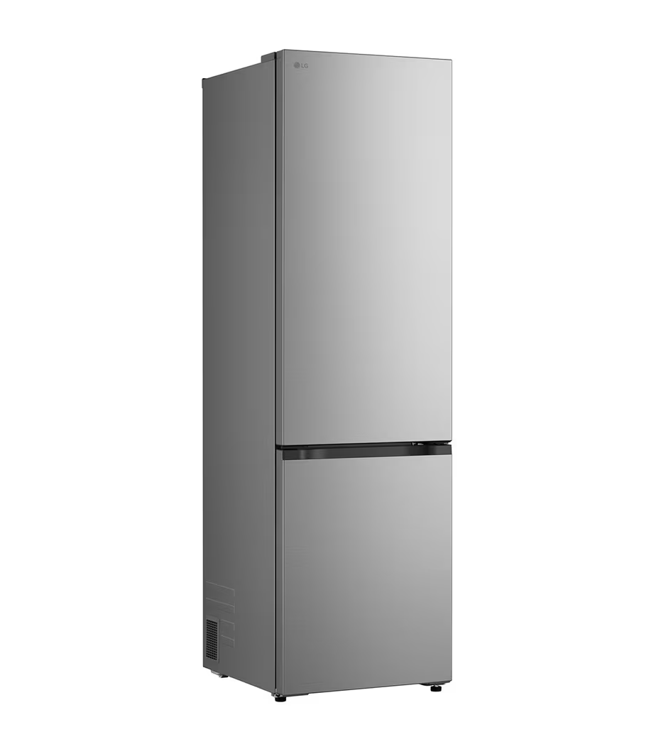 Un refrigerador plateado LG de dos puertas sobre fondo blanco.
