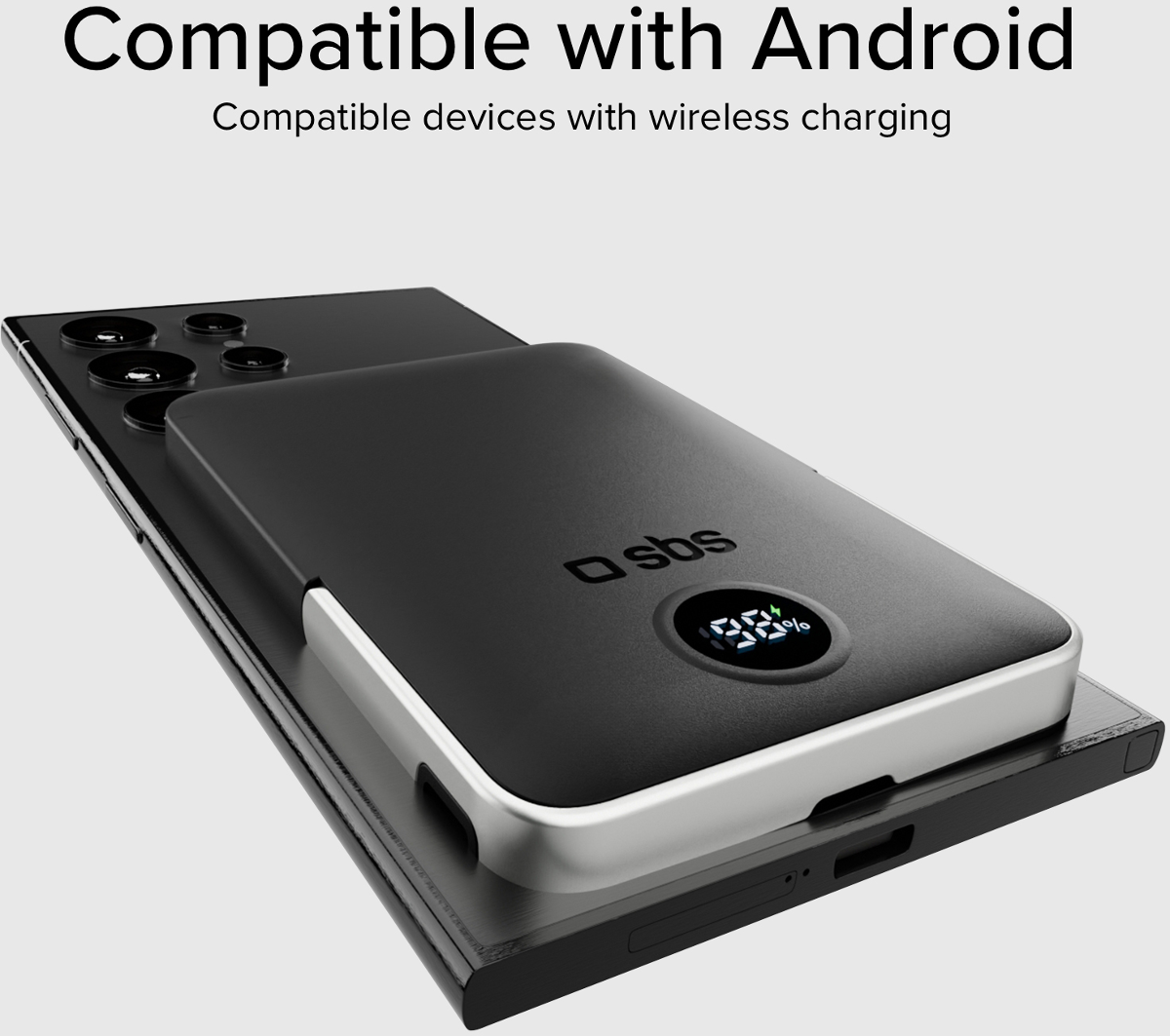 Schwarzes Lade-Case liegt auf einem schwarzen Smartphone, mit Ladeanzeige.