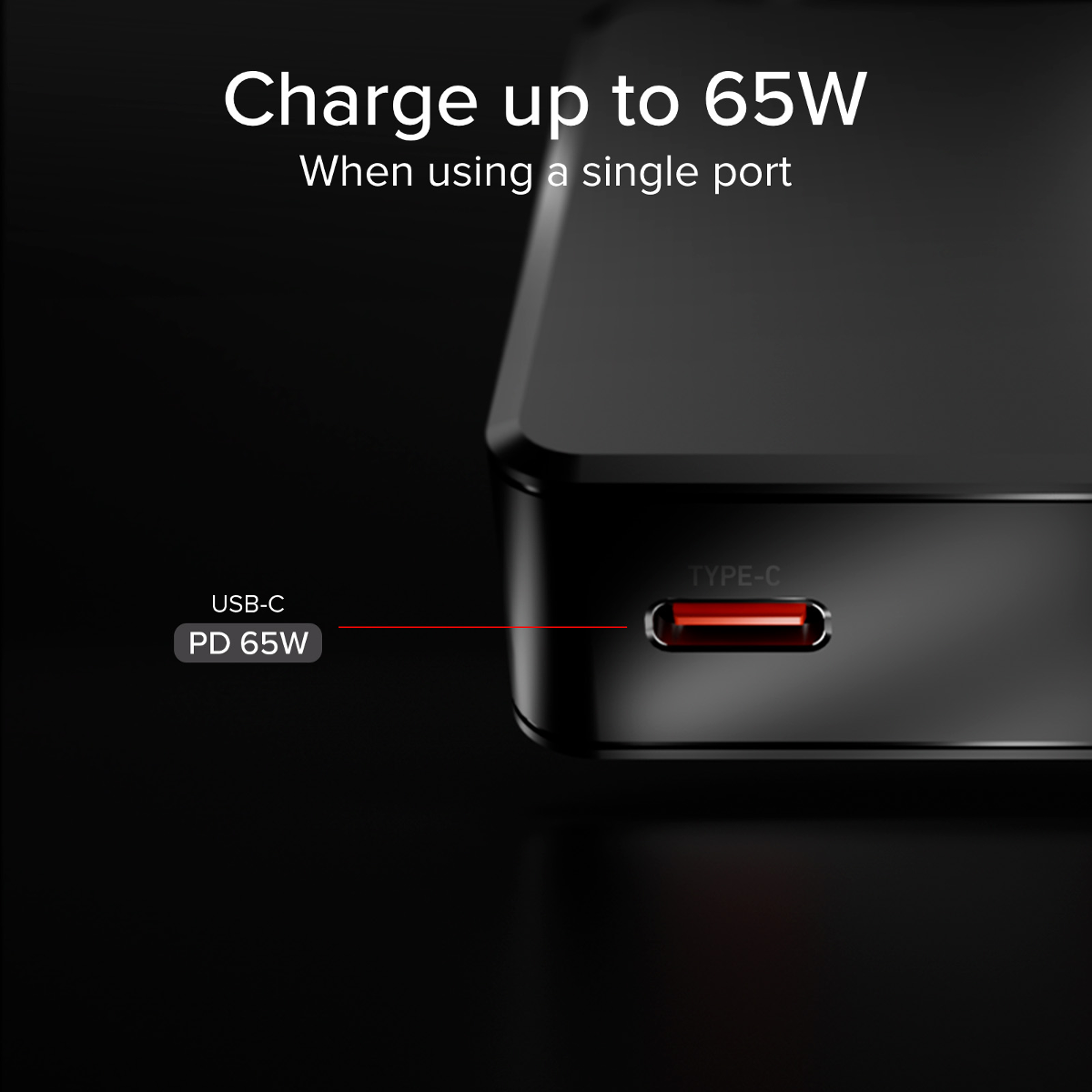 Schwarzes Ladegerät mit USB-C-Anschluss "PD 65W", lädt bis zu 65W.