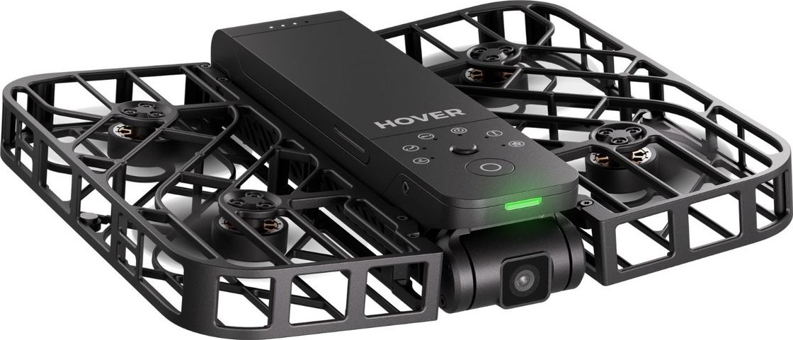 Un mini drone nero con protezioni per elica e una fotocamera.