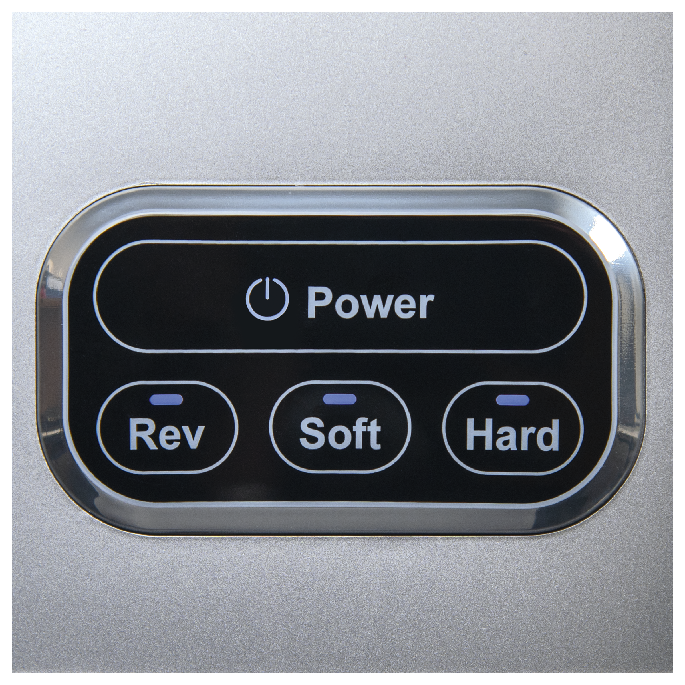 Srebrny panel sterowania z przyciskami Power, Rev, Soft, Hard.