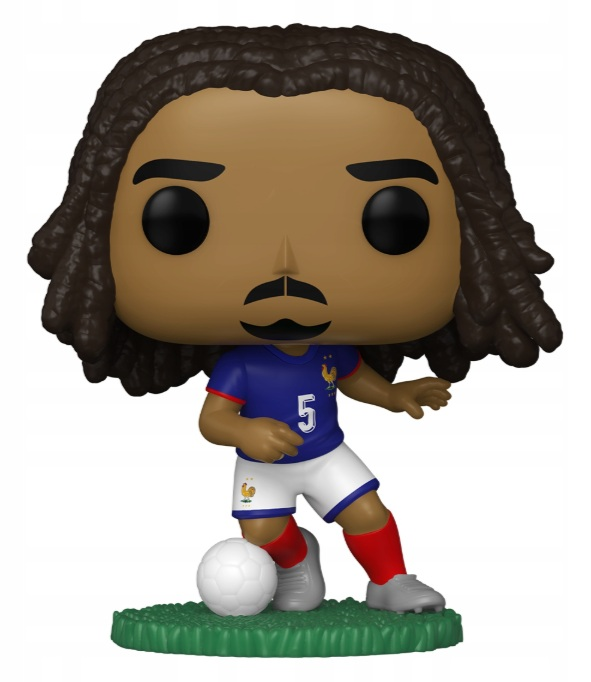 Figurka Funko Pop piłkarza w niebieskiej koszulce nr 5, białych spodenkach i czerwonych skarpetach.