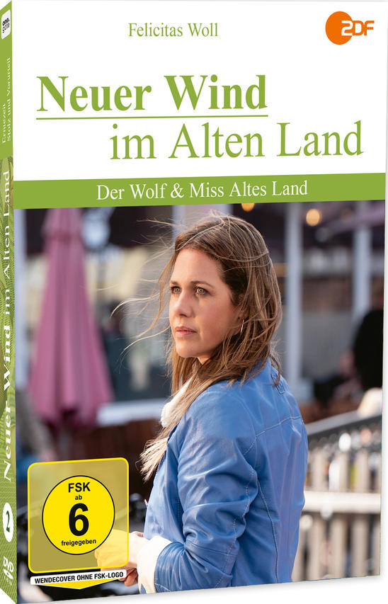 Eine Frau mit braunen Haaren blickt nach rechts. Sie trägt eine blaue Jacke.