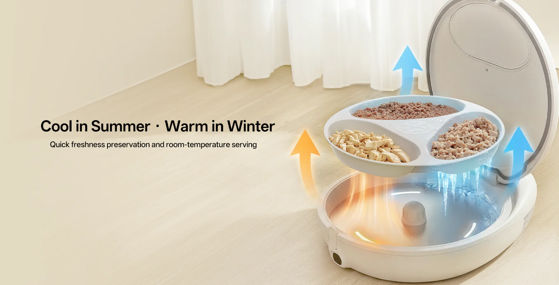 Ein Futterspender mit drei Fächern für Haustierfutter, der kühl oder warm hält.