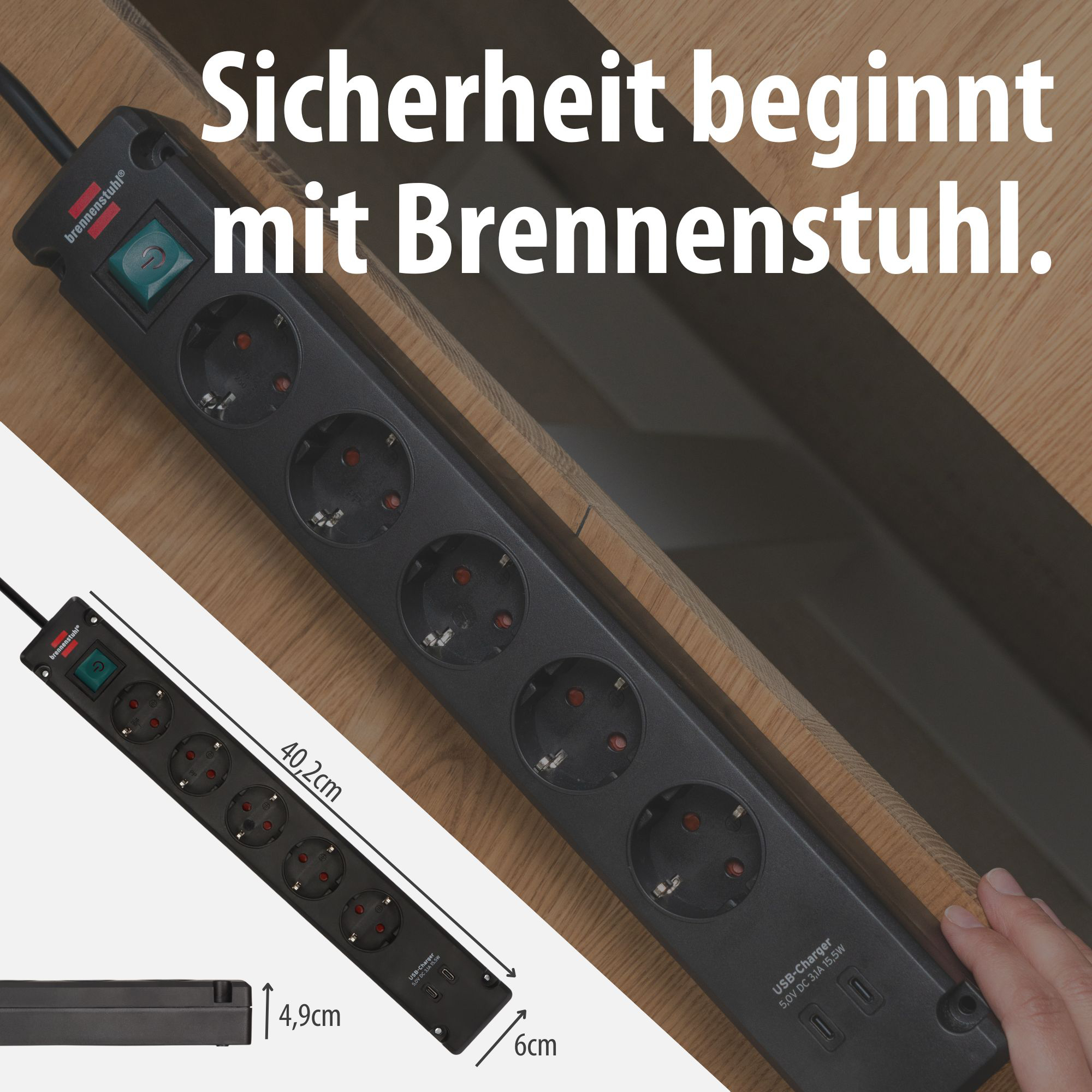 Schwarze Mehrfachsteckdose mit 6 Anschlüssen und USB-Ladeports.