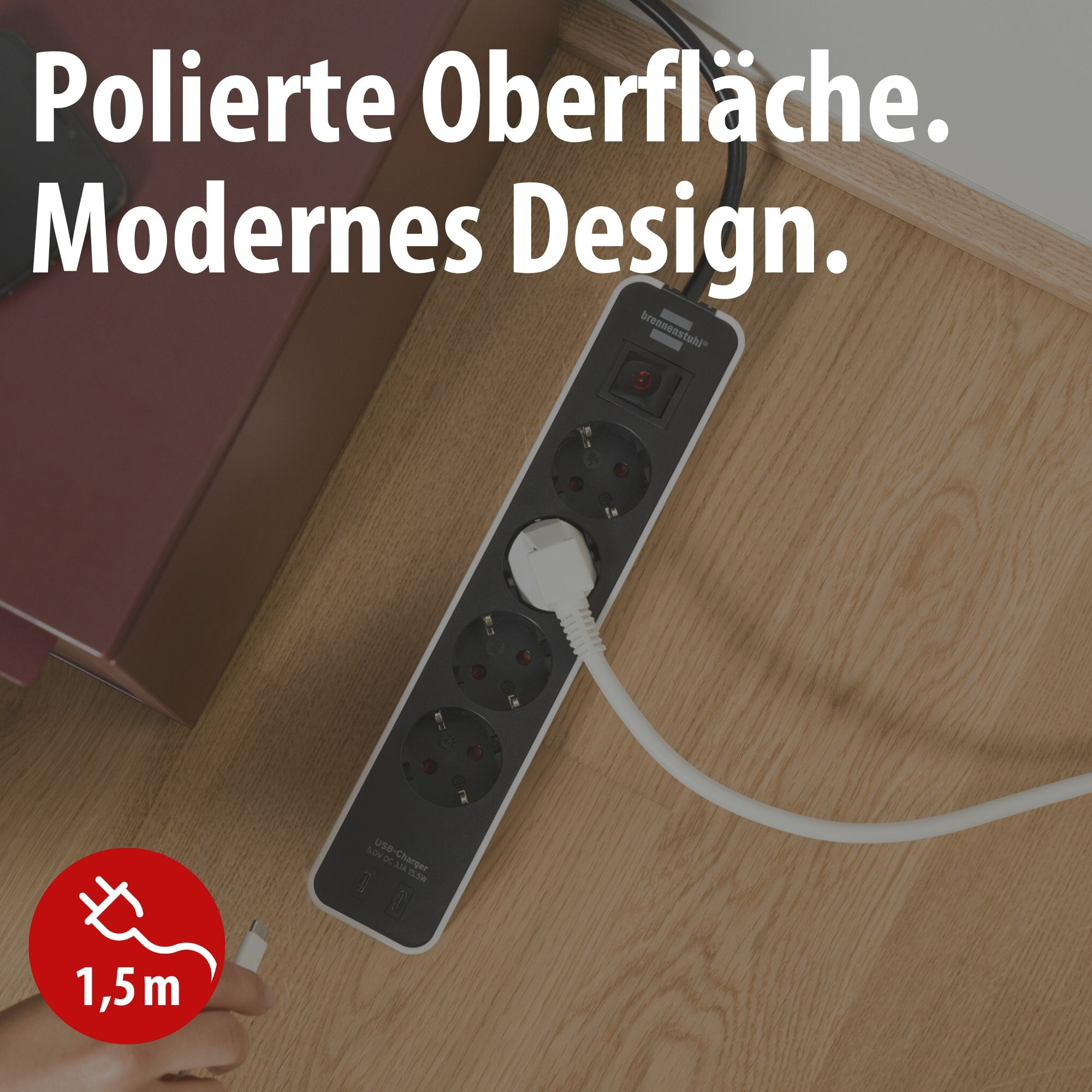 Schwarze Steckdosenleiste mit 4 Steckdosen, Schalter, USB-Anschlüssen und 1,5m Kabel.