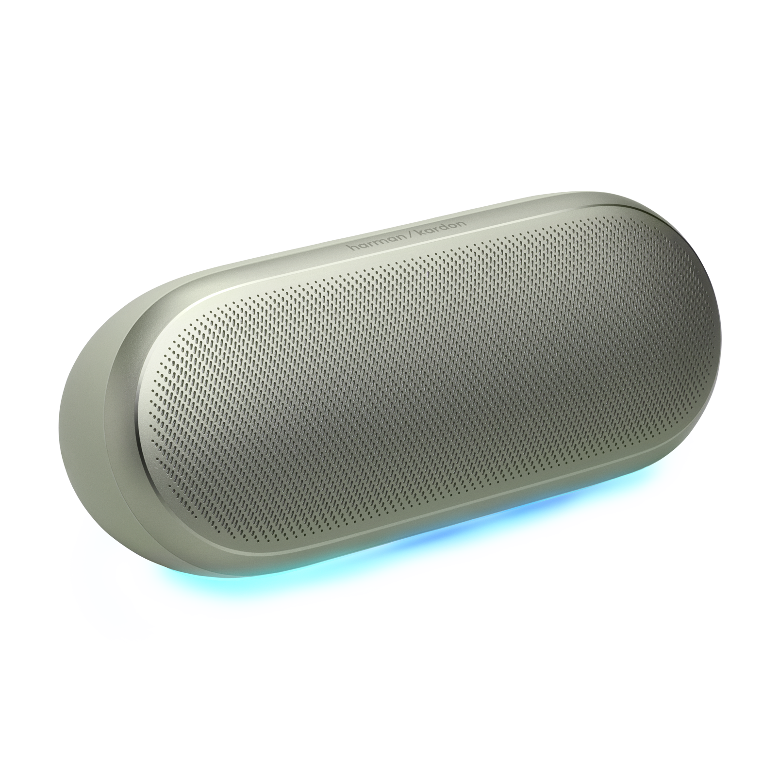 Siyah arka plan üzerinde mavi aydınlatmalı gümüş Harman Kardon hoparlör.