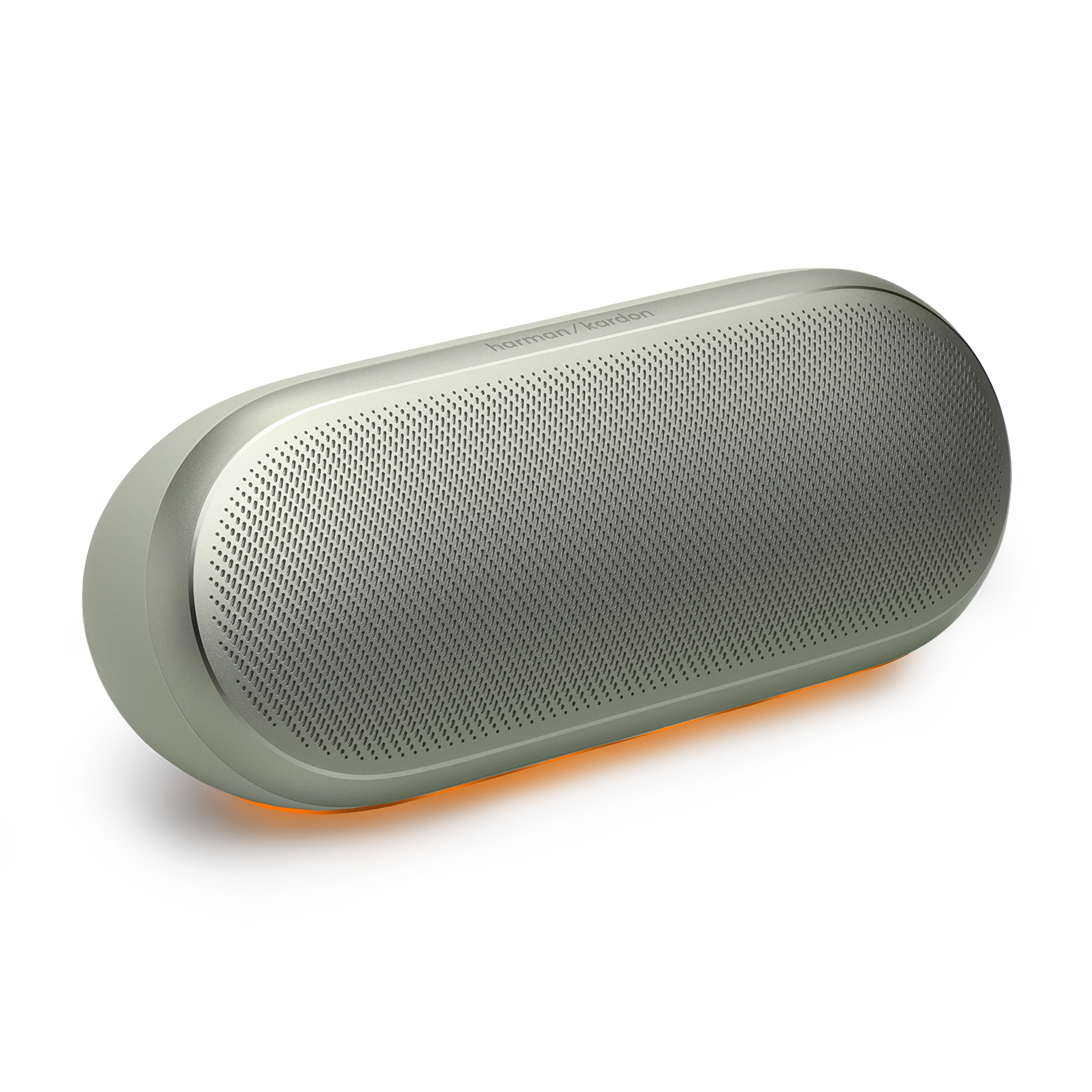 Harman Kardon logolu oval, gümüş rengi Bluetooth hoparlör turuncu parlıyor.