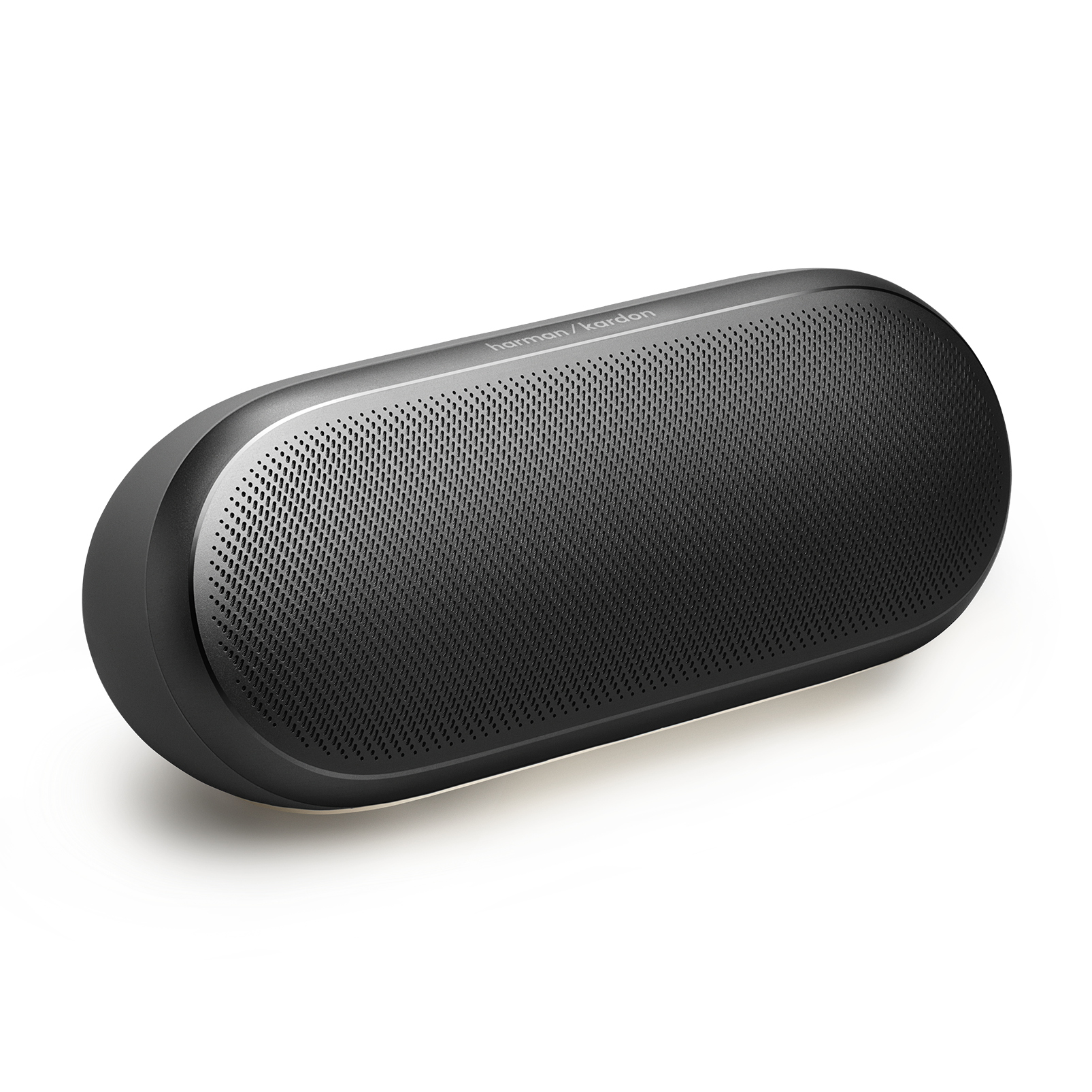 Siyah arka plan üzerinde delikli desene sahip koyu, oval Harman Kardon hoparlör.