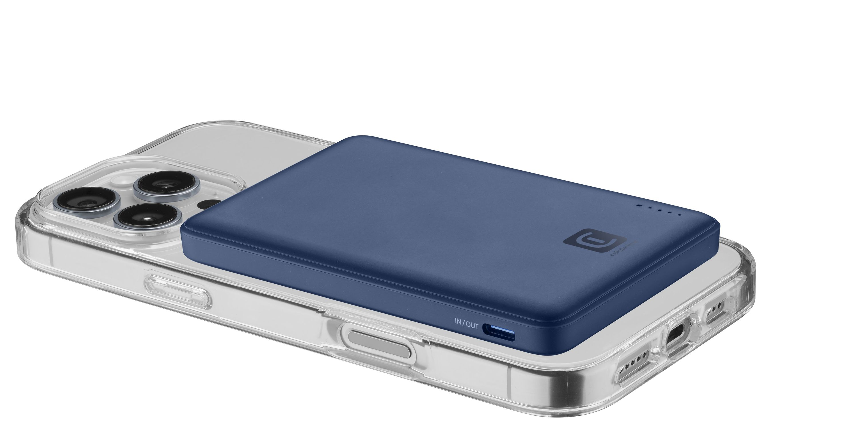 Mavi bir powerbank şarj cihazı, şeffaf bir iPhone kılıfının üzerinde duruyor.