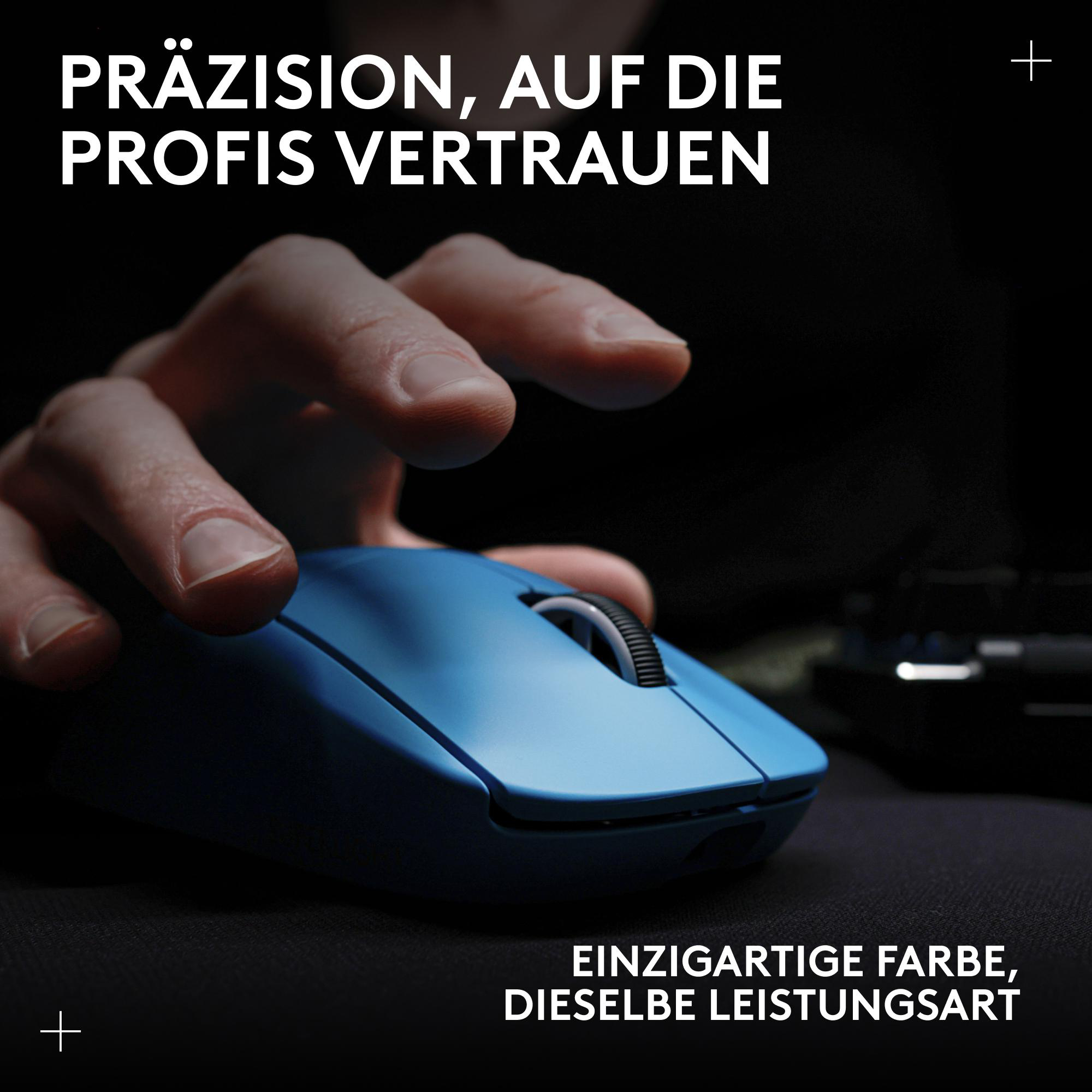 Blaue Maus unter Fingern mit Text. Präzision, auf die Profis vertrauen.