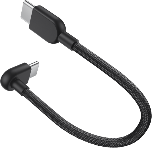 Egy fekete USB-C kábel derékszögű csatlakozóval és fonott kábellel.
