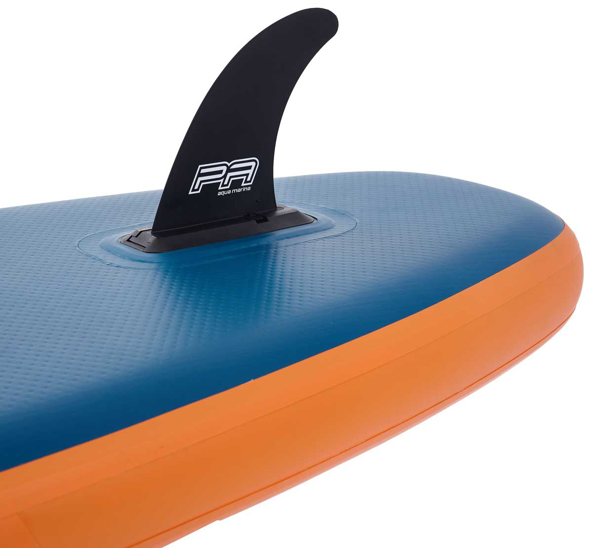 Kék paddleboard narancssárga szegéllyel és fekete farokúszóval.