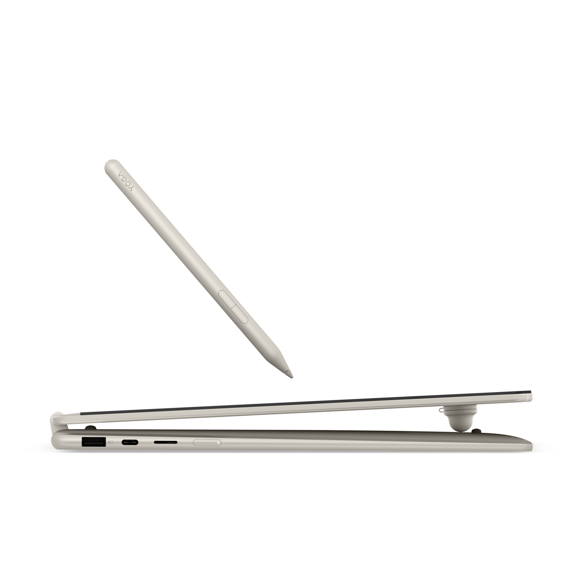 Ein heller Laptop ist geöffnet, ein Stift liegt darüber.