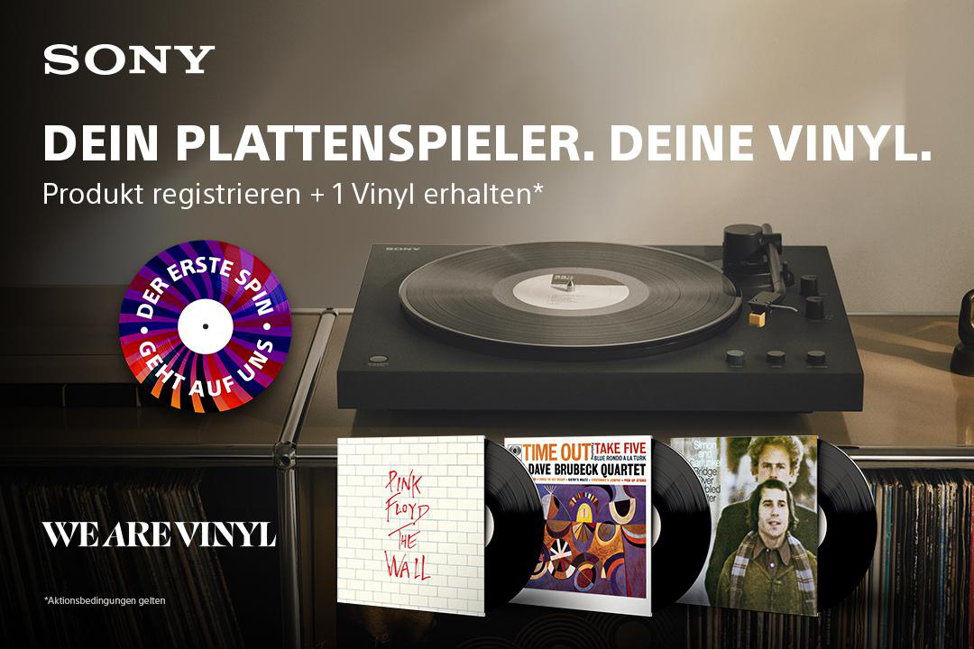 Ein schwarzer Plattenspieler von Sony mit Schallplatten und einer bunten Vinyl. Text: Dein Plattenspieler. Deine Vinyl.