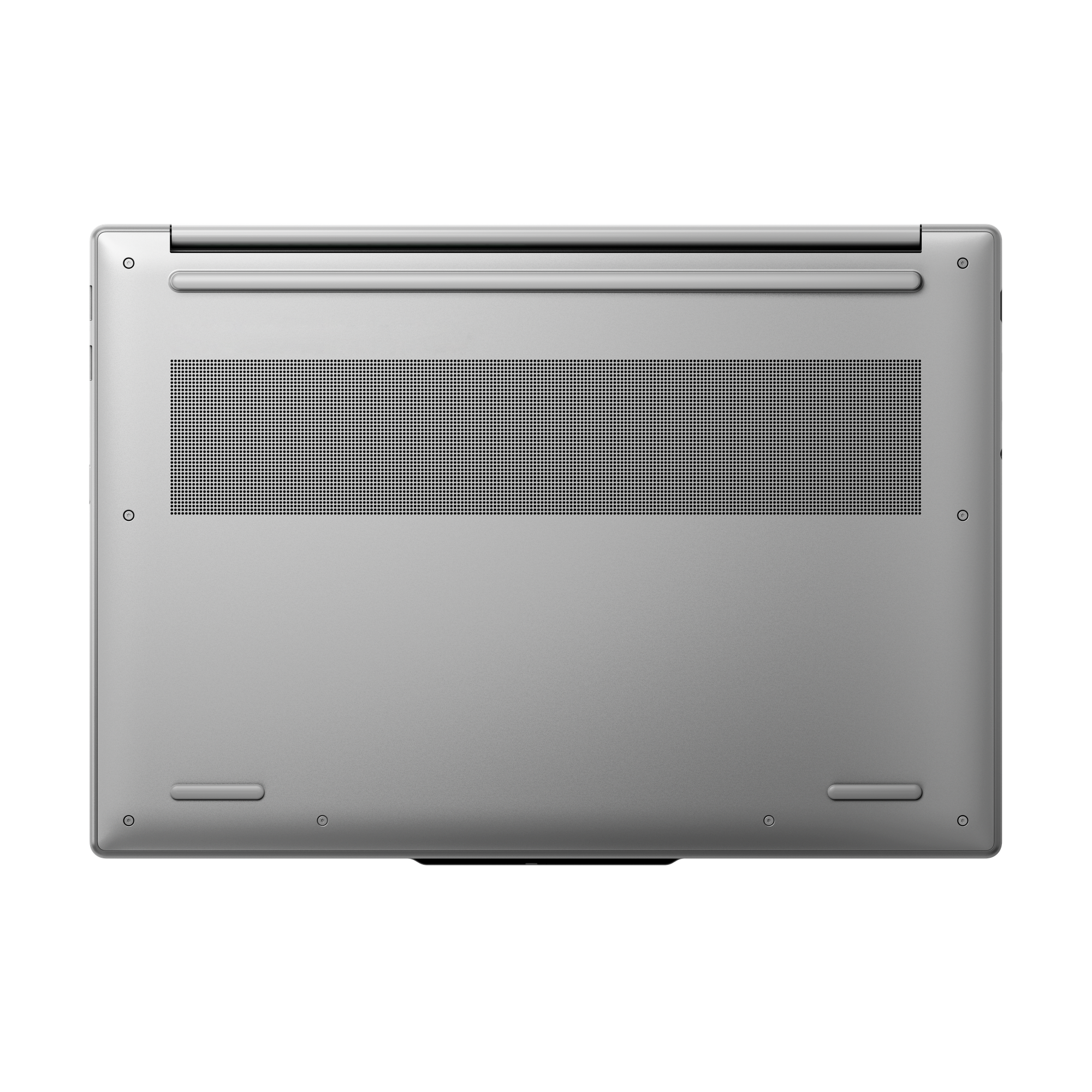 Die Unterseite eines silbernen Laptops mit Lüftungsschlitzen und Schrauben.
