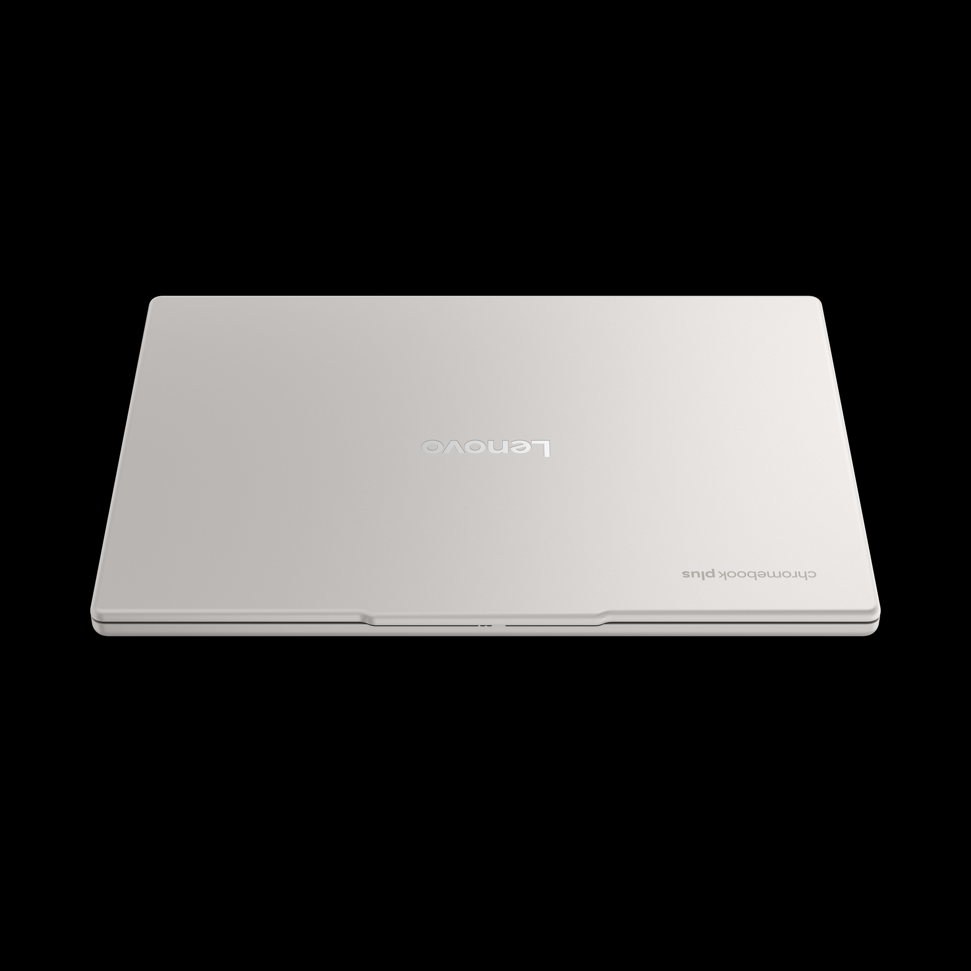 Ein geschlossenes silbernes Lenovo Chromebook Plus Laptop auf schwarzem Hintergrund.