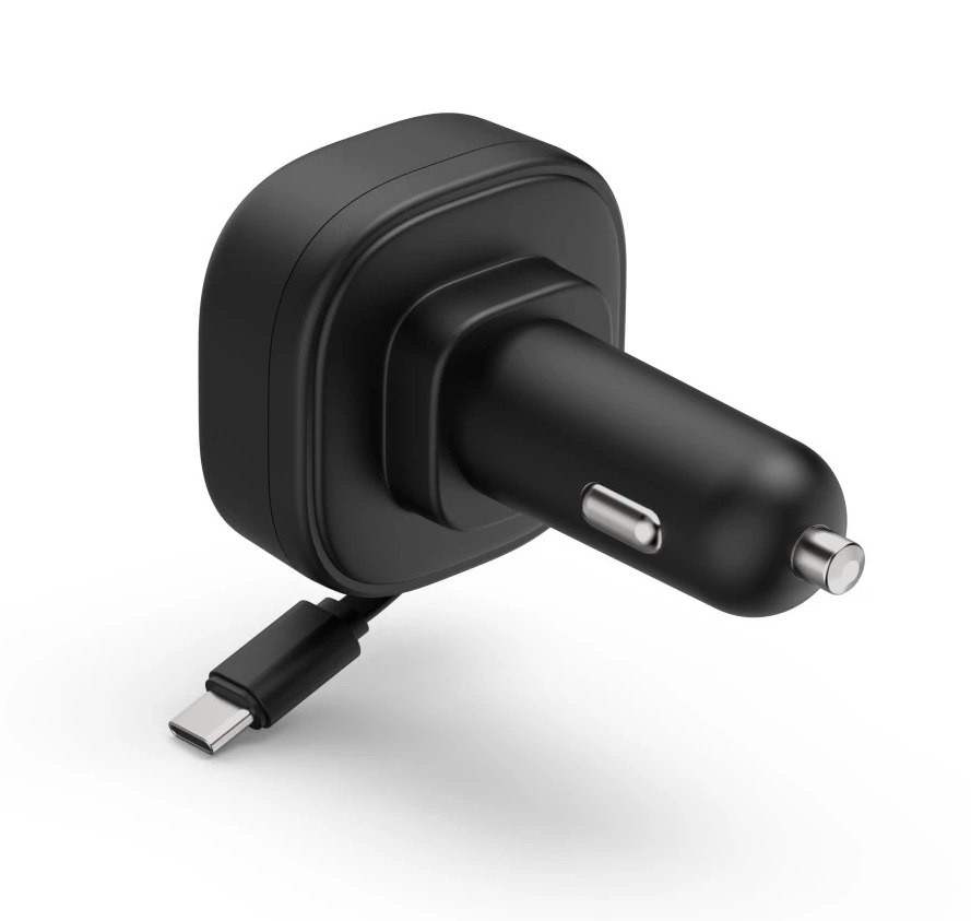 Czarna samochodowa ładowarka USB-C z kablem na białym tle.