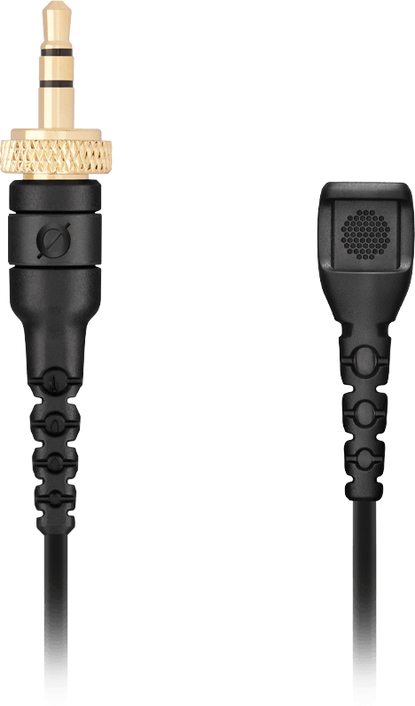Une prise jack dorée de 3,5 mm et un microphone noir sur fond noir.