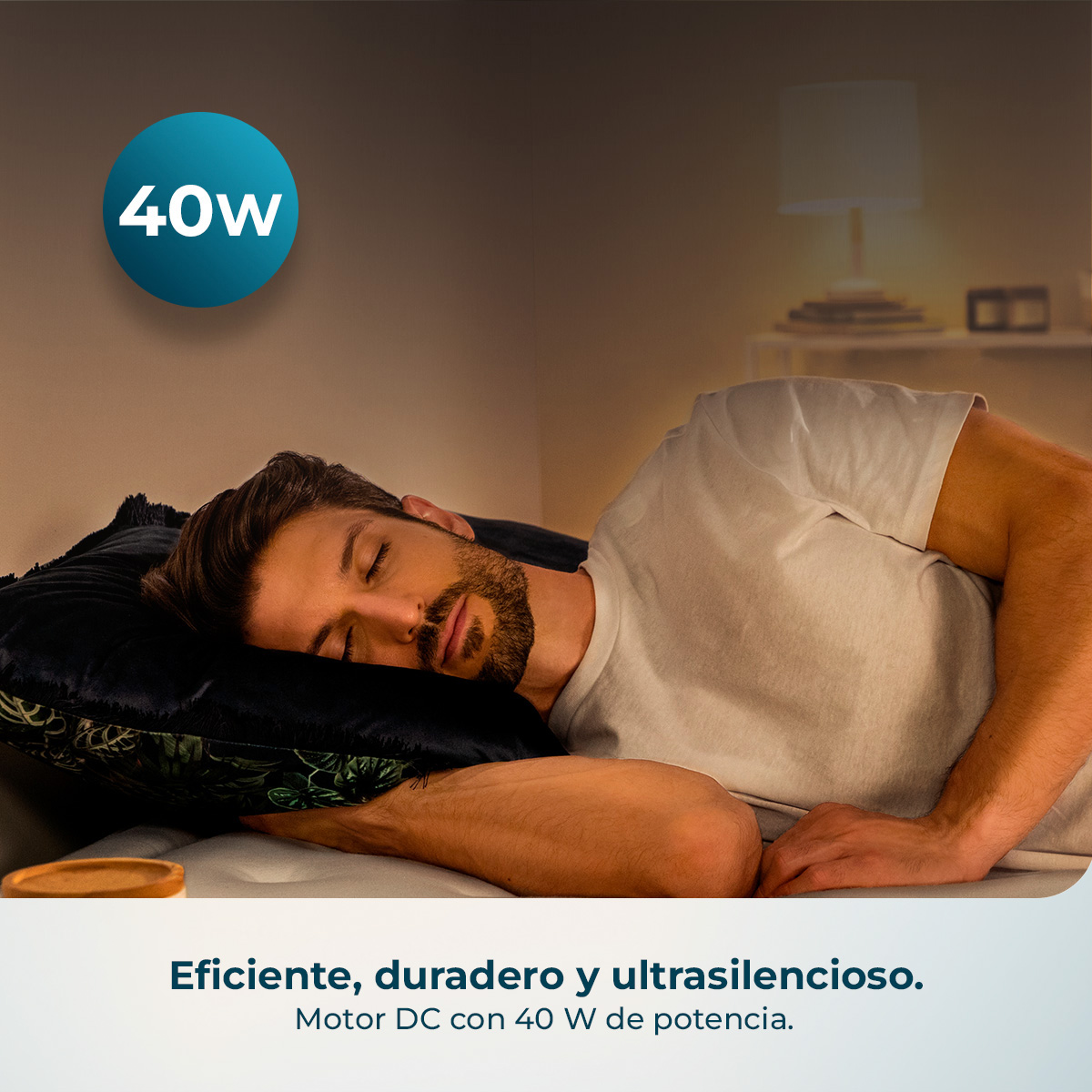 Hombre durmiendo en almohada, motor DC 40W. Eficiente, duradero y silencioso.