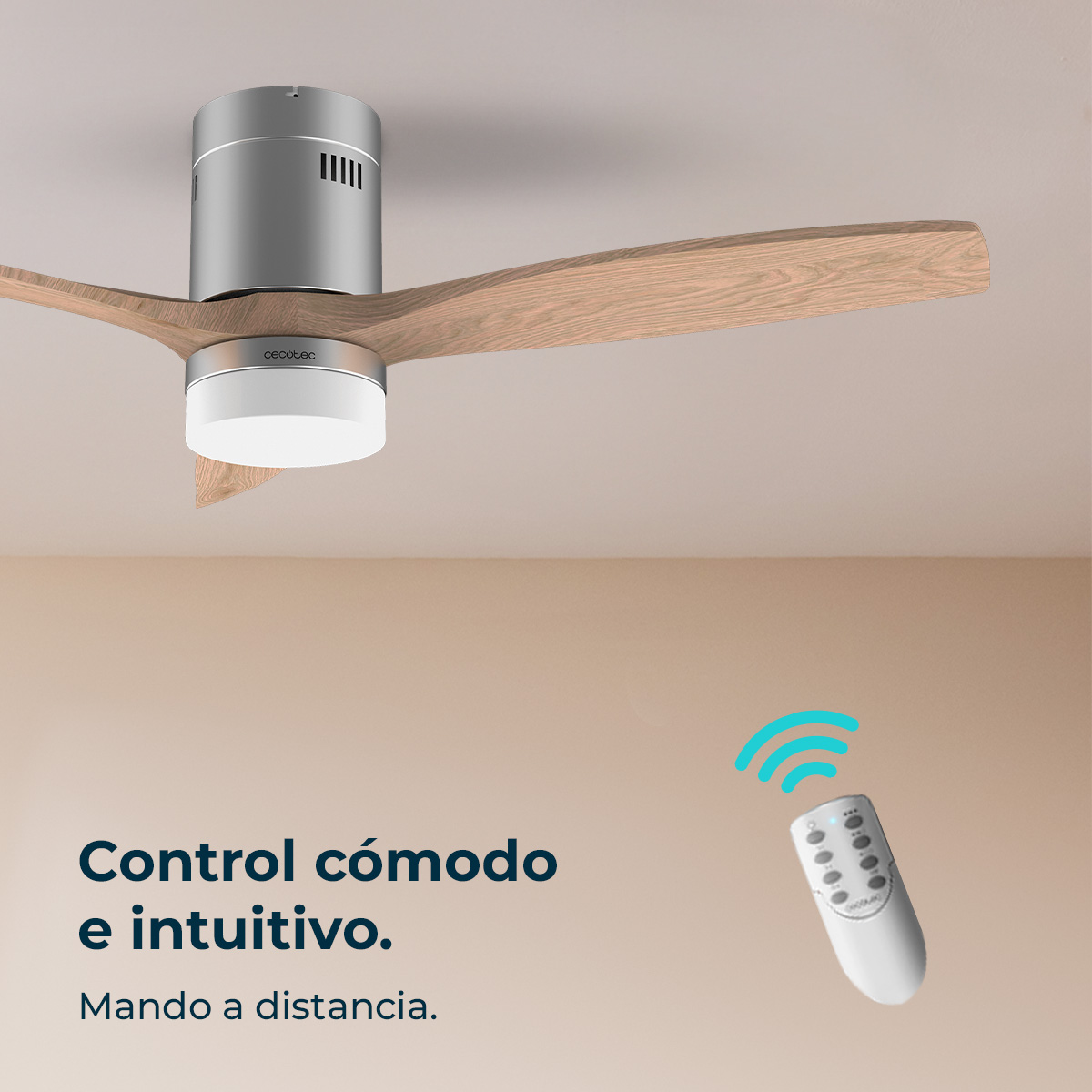Ventilador de techo con aspas de madera, luz y mando.