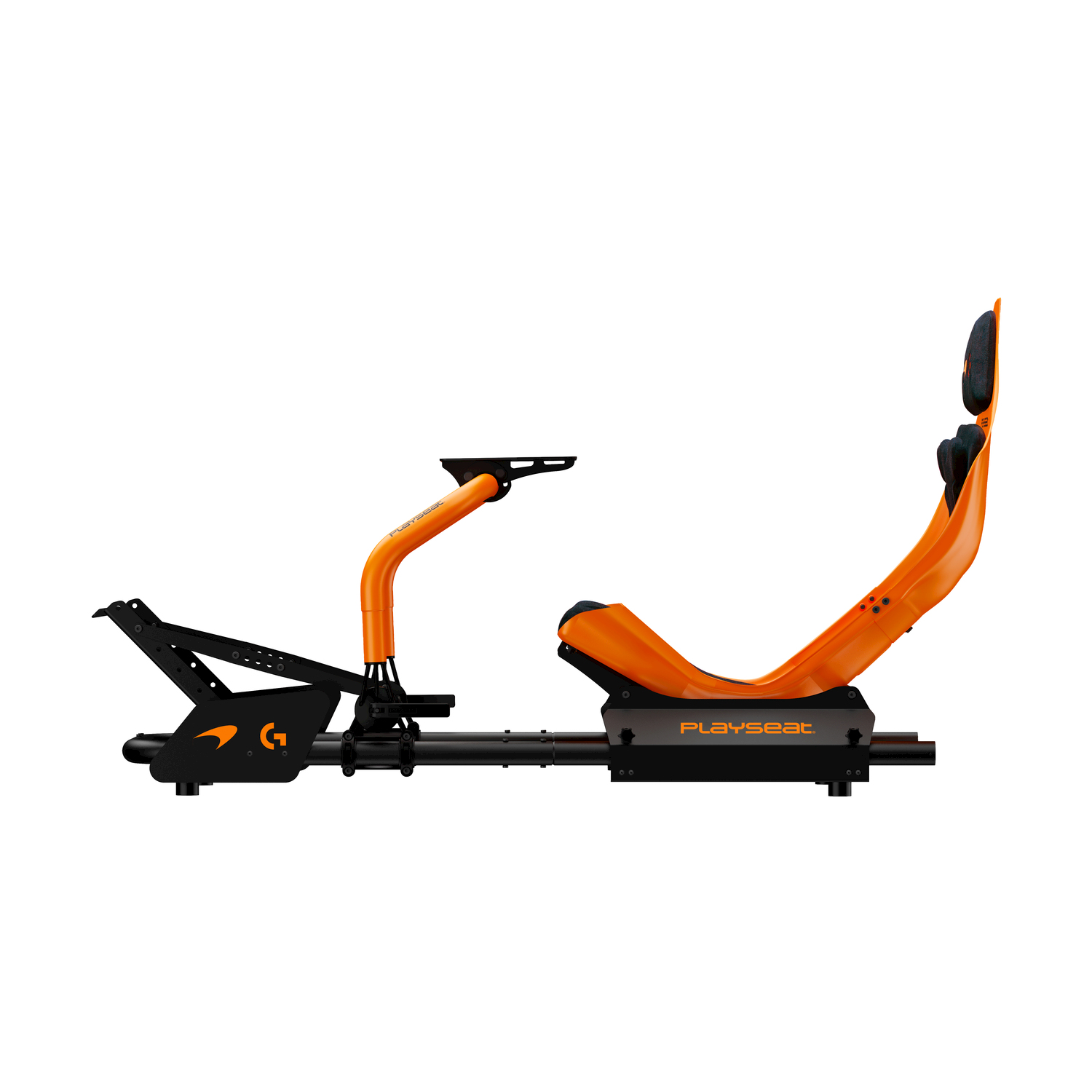 Cockpit da corsa arancione e nero con loghi Playseat e McLaren.