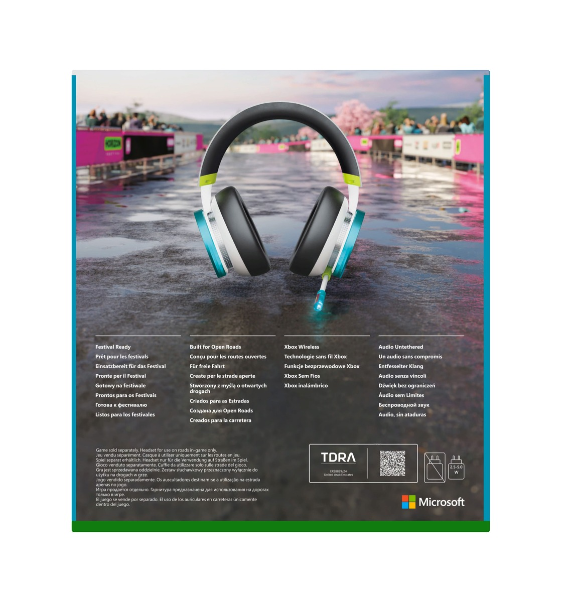 Auriculares Xbox en diseño blanco, azul y negro sobre superficie mojada.