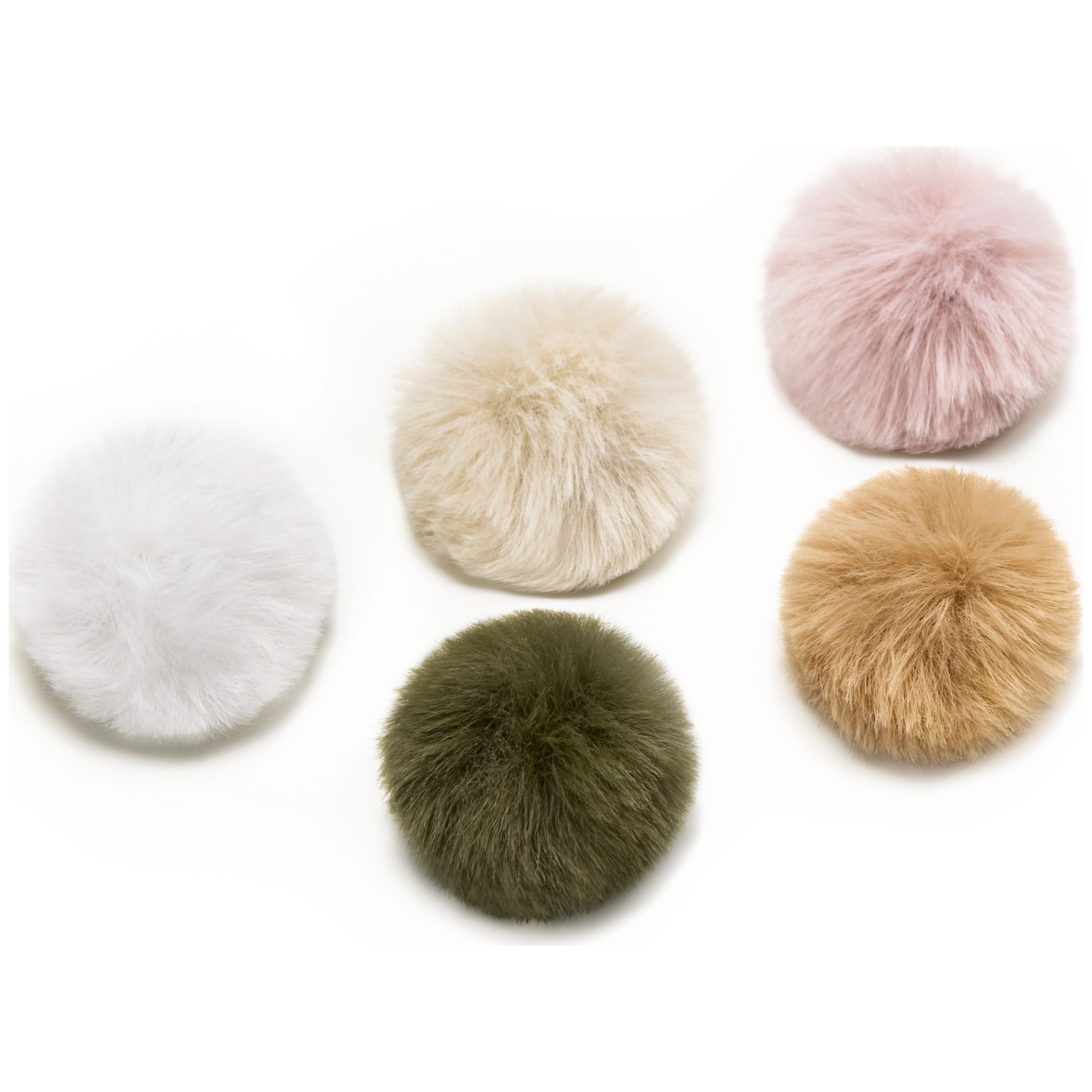 Vijf pluizige pompons in wit, beige, roze, kaki en bruin op witte achtergrond.