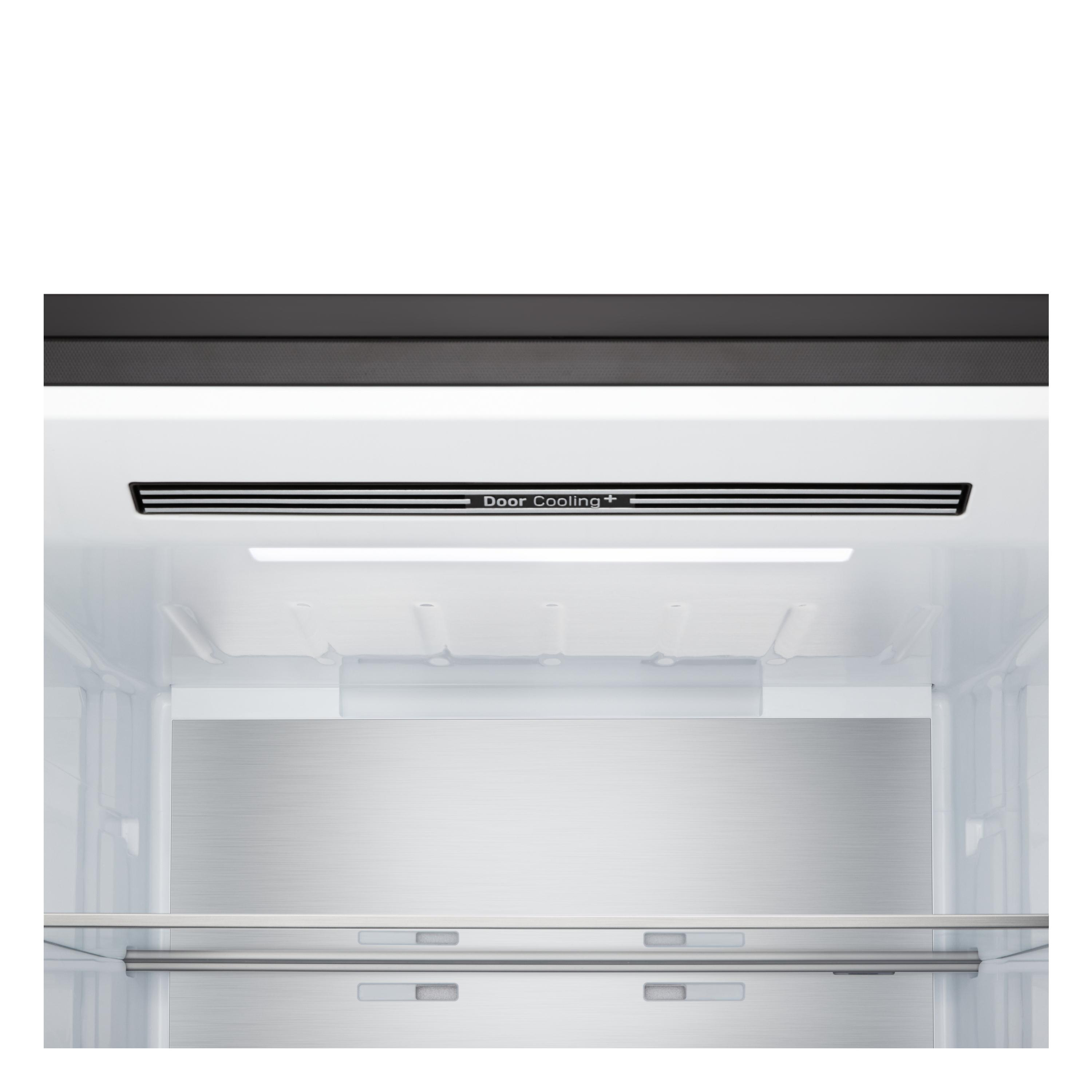 Ein leerer Kühlschrank mit „Door Cooling+“ und Lichtern.