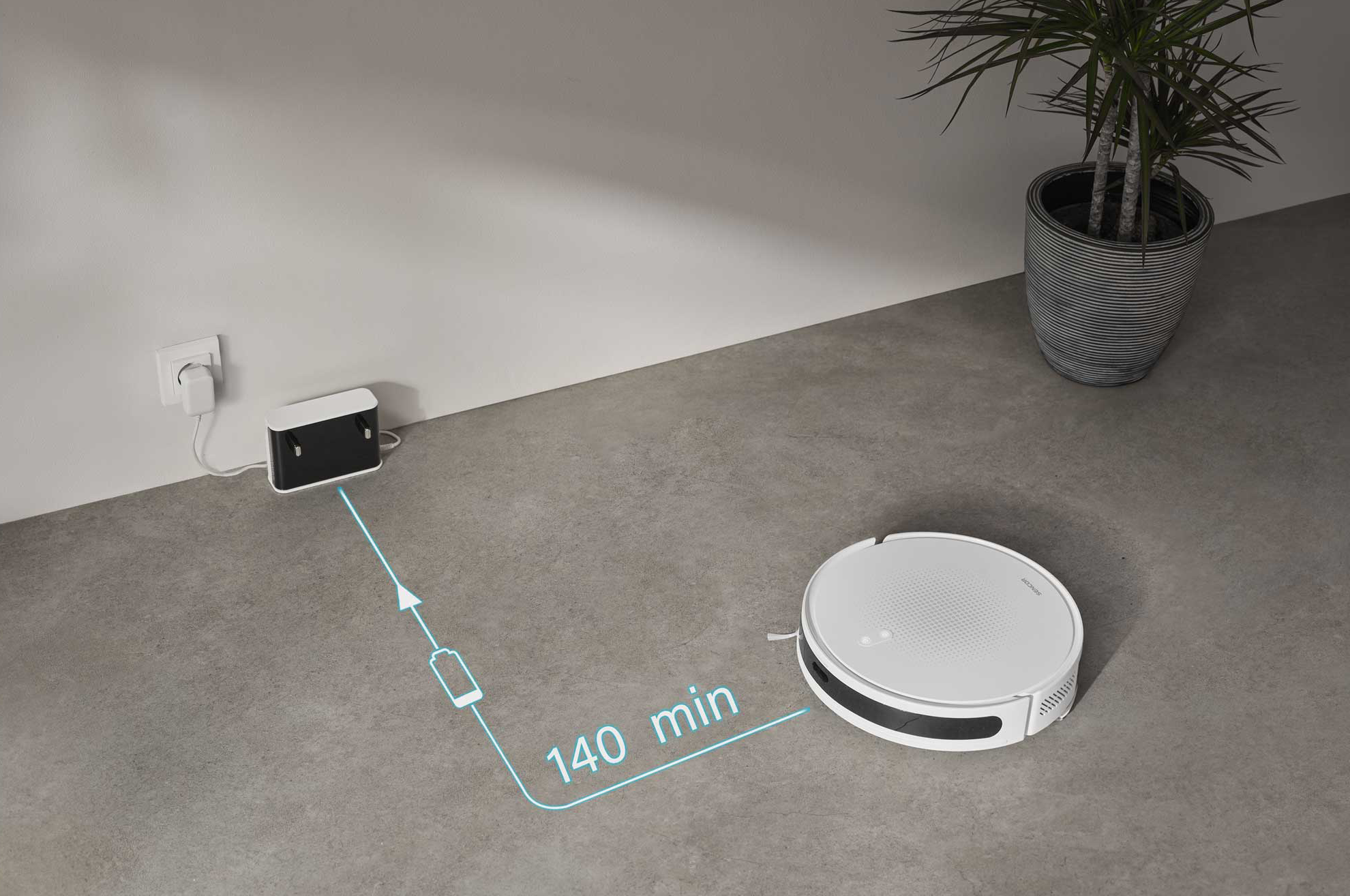 Egy fehér robotporszívó töltődik az állomáson. Akkumulátor ikon és '140 perc' látható.