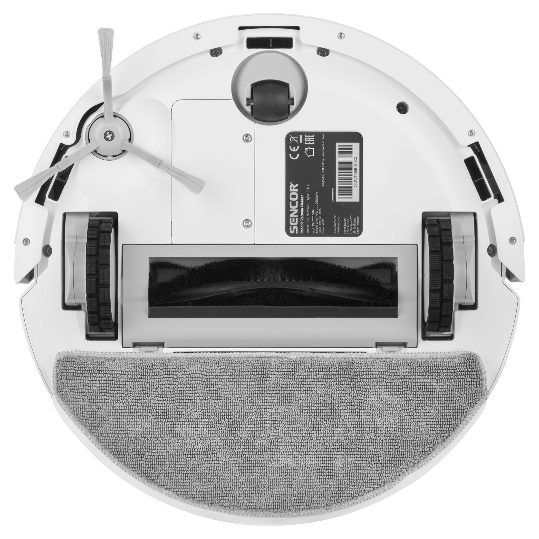 Egy fehér robotporszívó alsó része kefékkel, kerekekkel és tisztítókendővel.