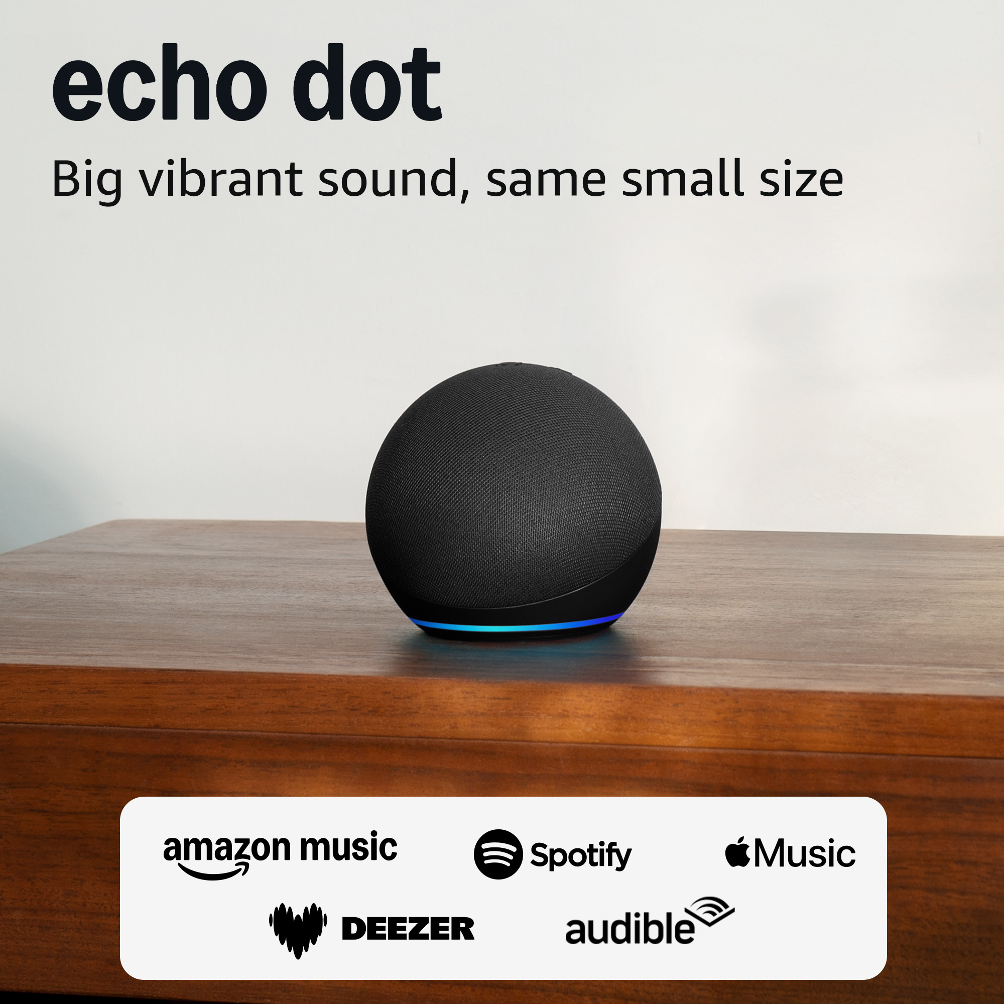 Echo Dot noir avec anneau lumineux bleu sur table en bois.