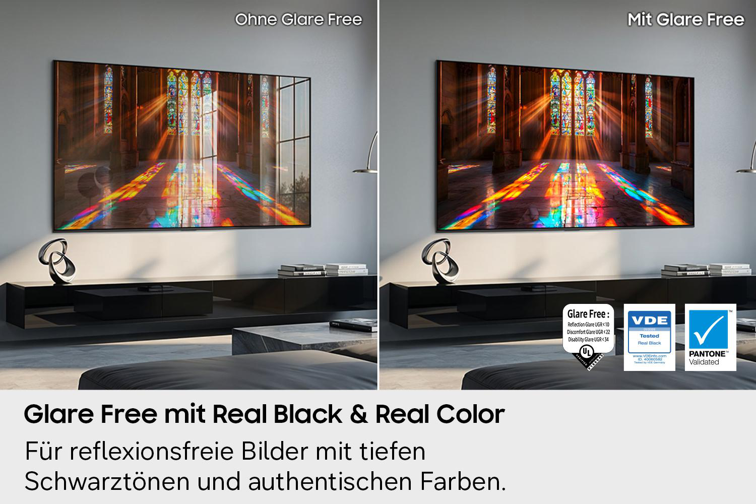 Zwei Fernseher zeigen eine Kirche mit farbigen Lichtstrahlen. Einer mit und einer ohne Blendfreiheit.