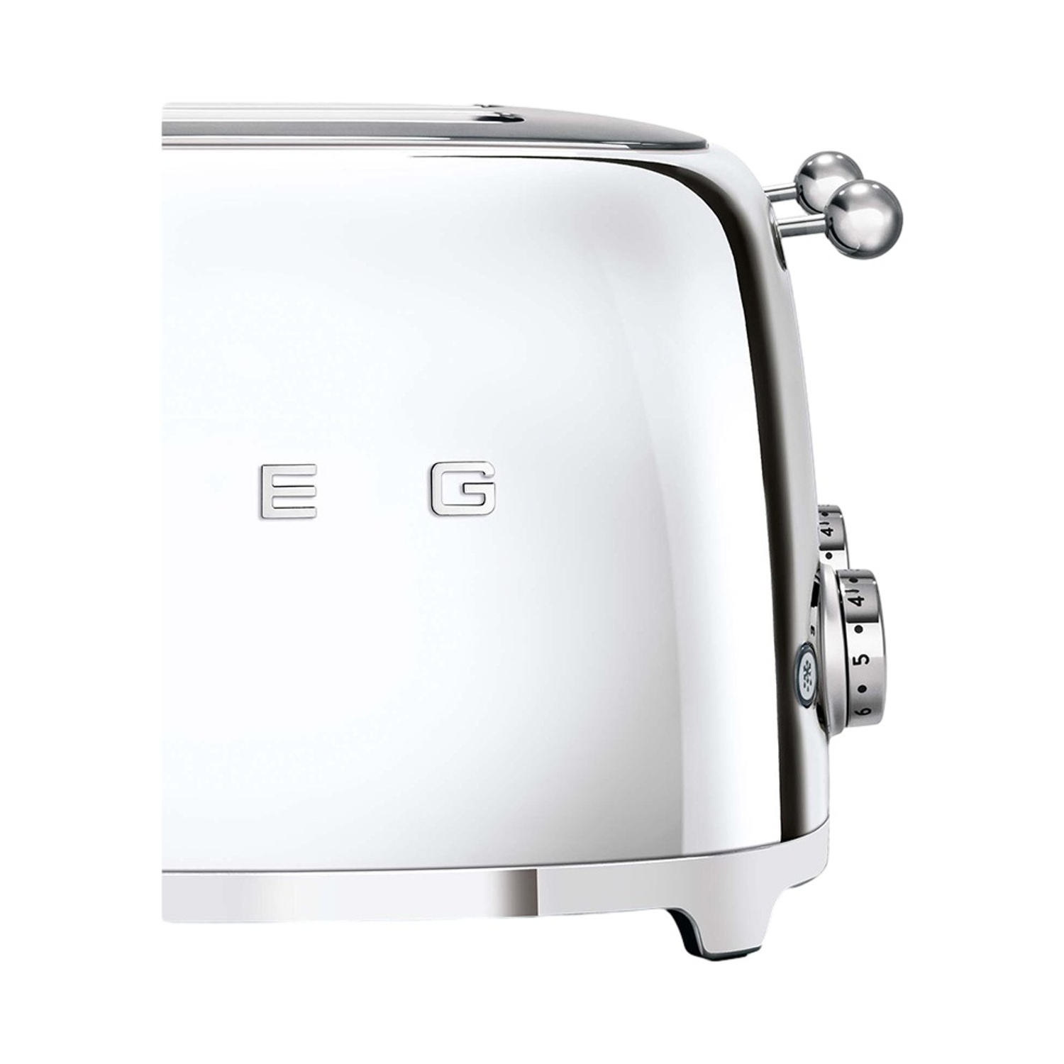 Tostapane cromato lucido con logo E-G e manopole su sfondo bianco.