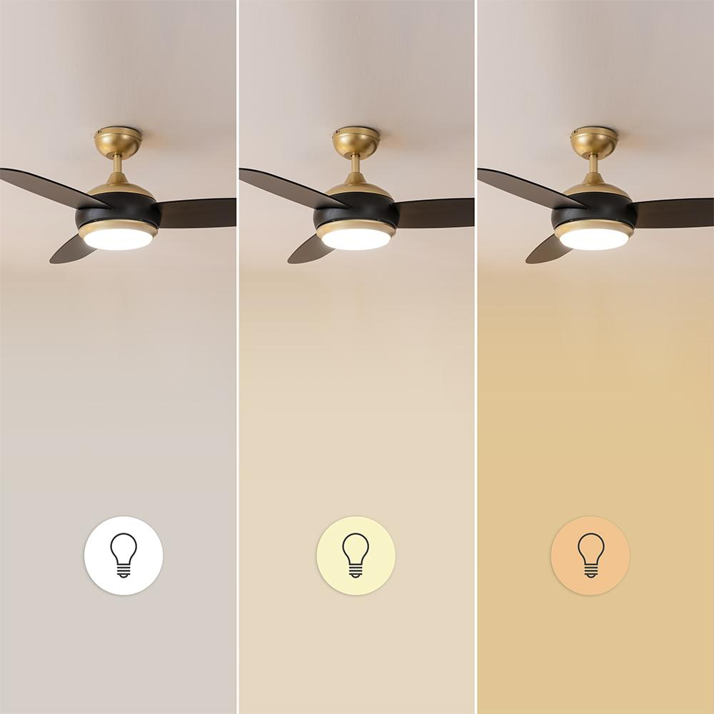 Ventilador de techo con luz en tres tonos diferentes.