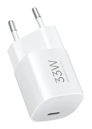 Biała ładowarka sieciowa Xiaomi 33W z dwoma srebrnymi bolcami i portem USB-C.