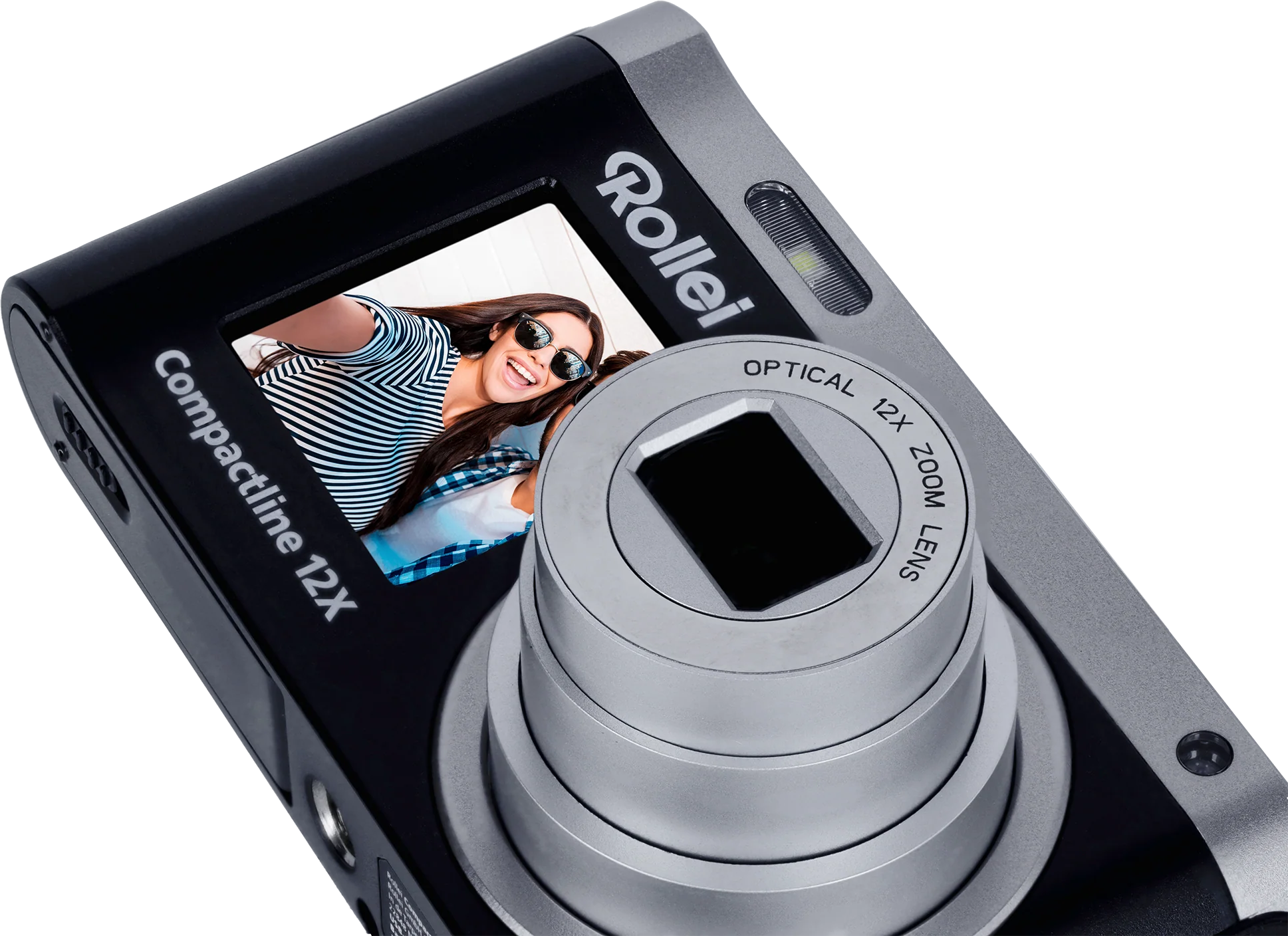 Eine Frau mit Sonnenbrille und gestreiftem Oberteil macht ein Selfie mit einer Rollei-Kamera.