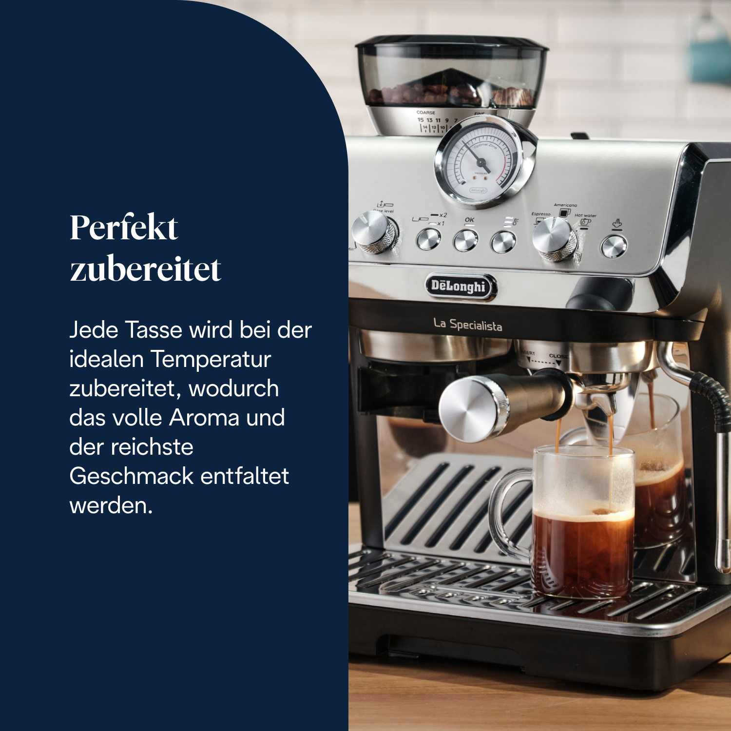 Eine silberne DeLonghi Espressomaschine bereitet Kaffee in zwei Gläser zu.