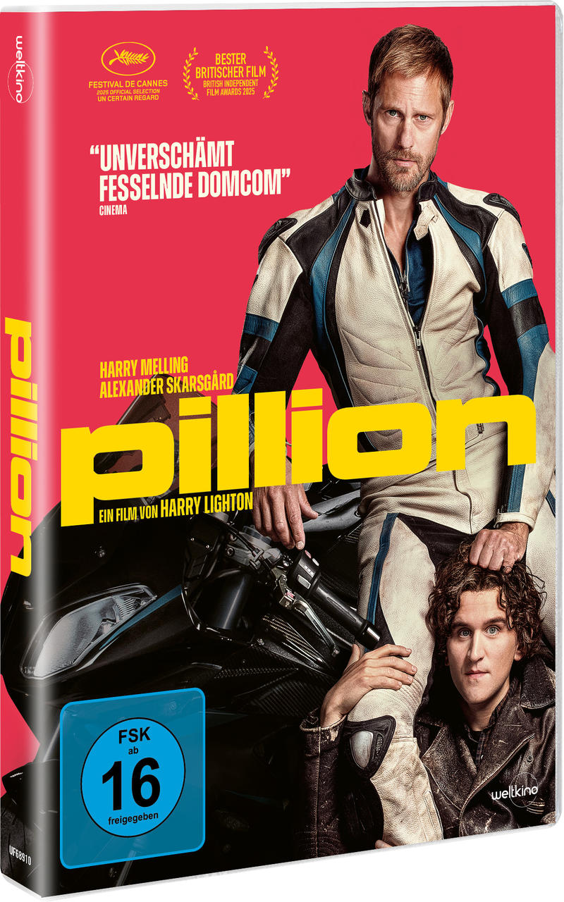 Zwei Männer in Motorradkleidung sitzen auf einem Motorrad. Der Titel "Pillion" ist groß abgebildet.