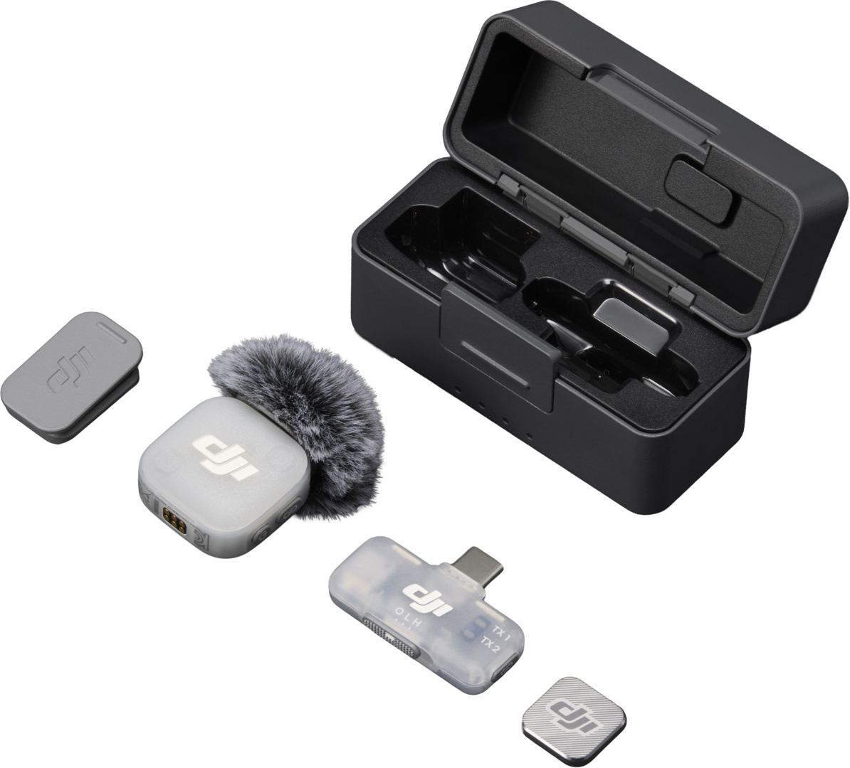 Ensemble DJI Mic : émetteur, pare-brise, étui de chargement, récepteur USB-C et clip.