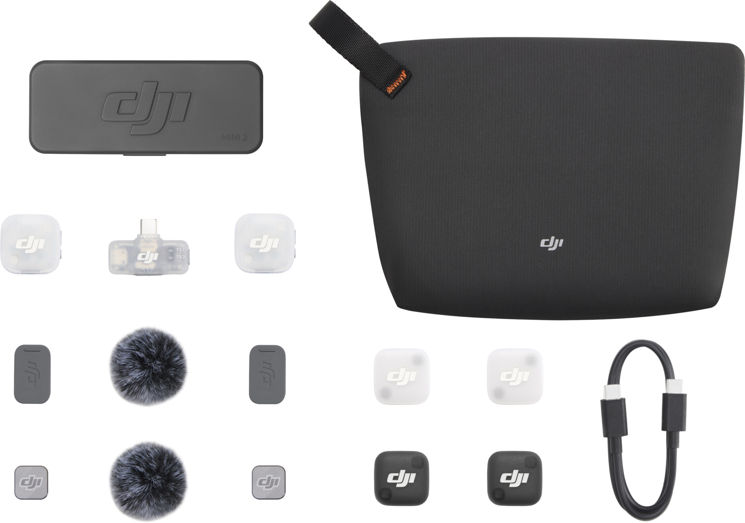 Accessoires DJI Mini 2 : étui de chargement, micros, adaptateurs et câble.