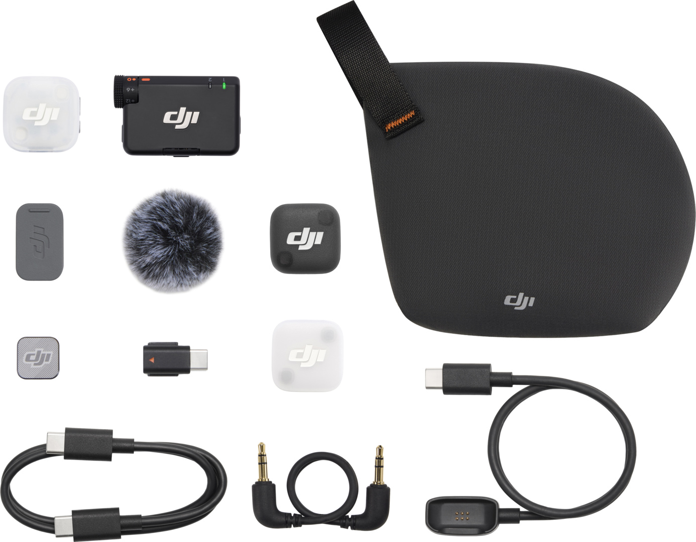Ensemble microphone DJI avec étui noir, émetteurs blancs et noirs, micro et câbles.
