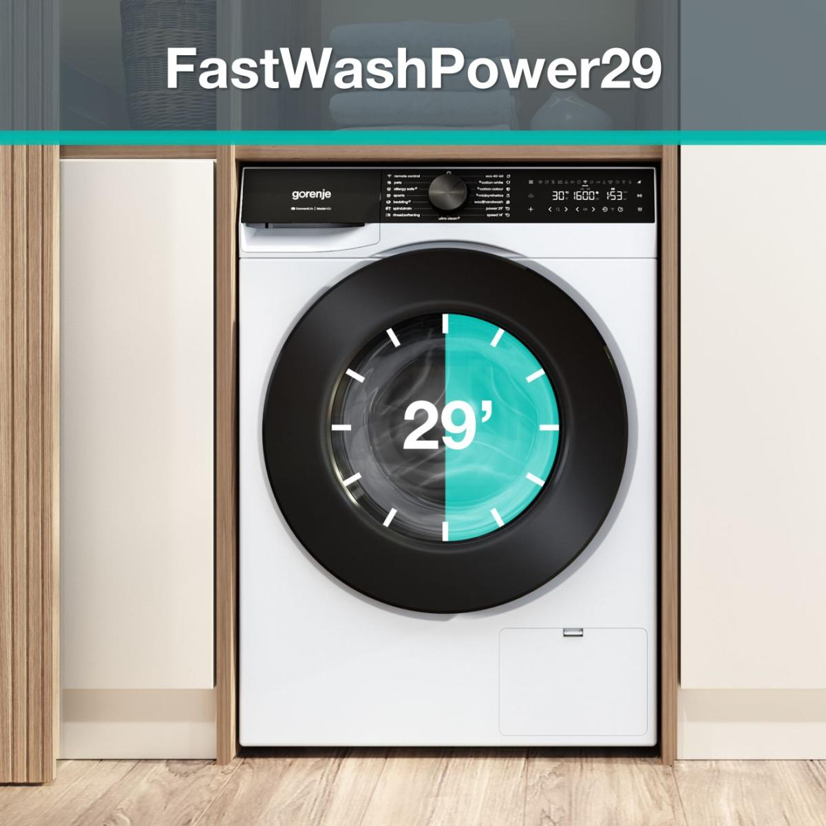 Eine weiße Gorenje Waschmaschine mit schwarzer Tür, auf der "29'" steht.
