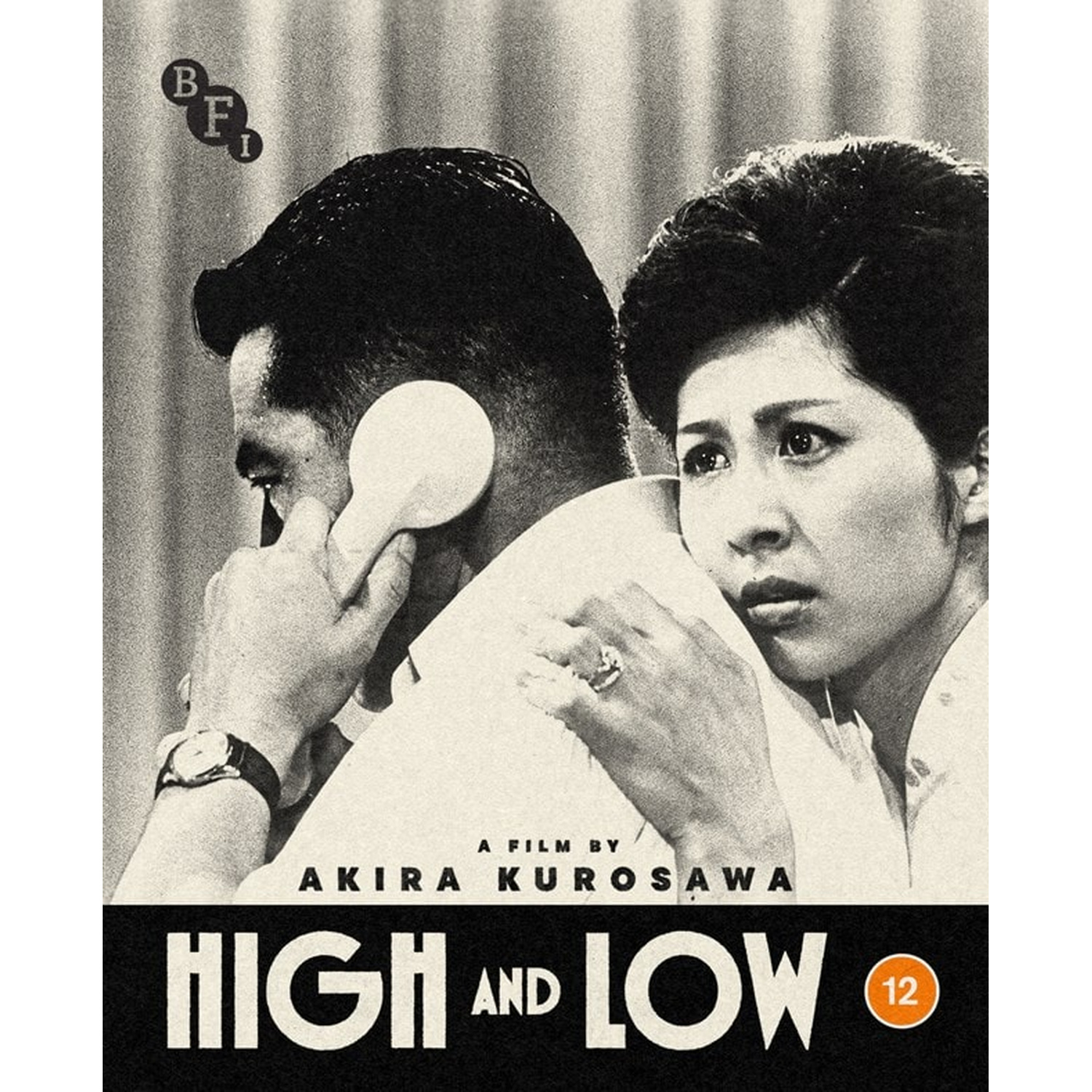 Un homme avec un casque et une femme ont l'air inquiets. Affiche du film 'High and Low'.