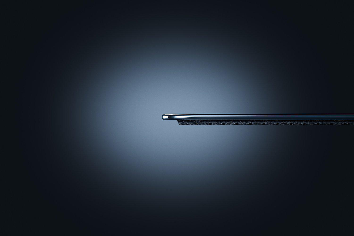 Ein dunkler Hintergrund mit einem Telefonrand, der von links nach rechts verläuft.