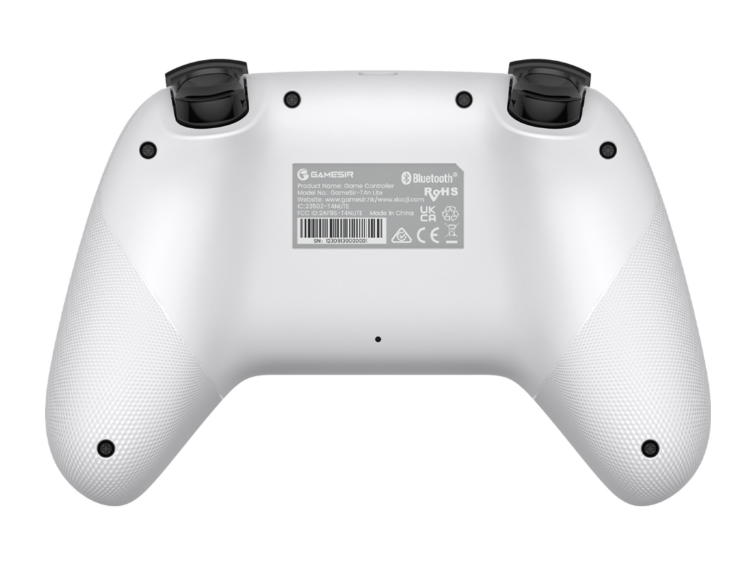 Tył białego kontrolera GameSir z danymi technicznymi i logo.